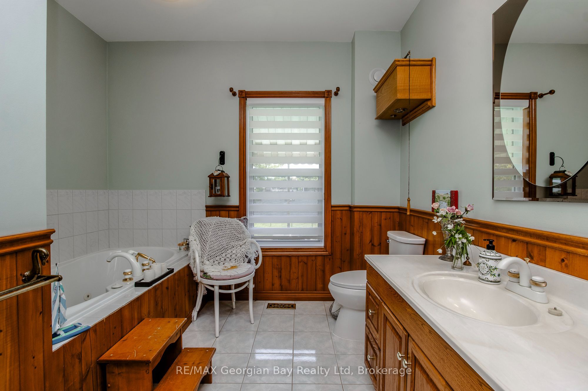 305 Lindsay Street E Property Photo 28