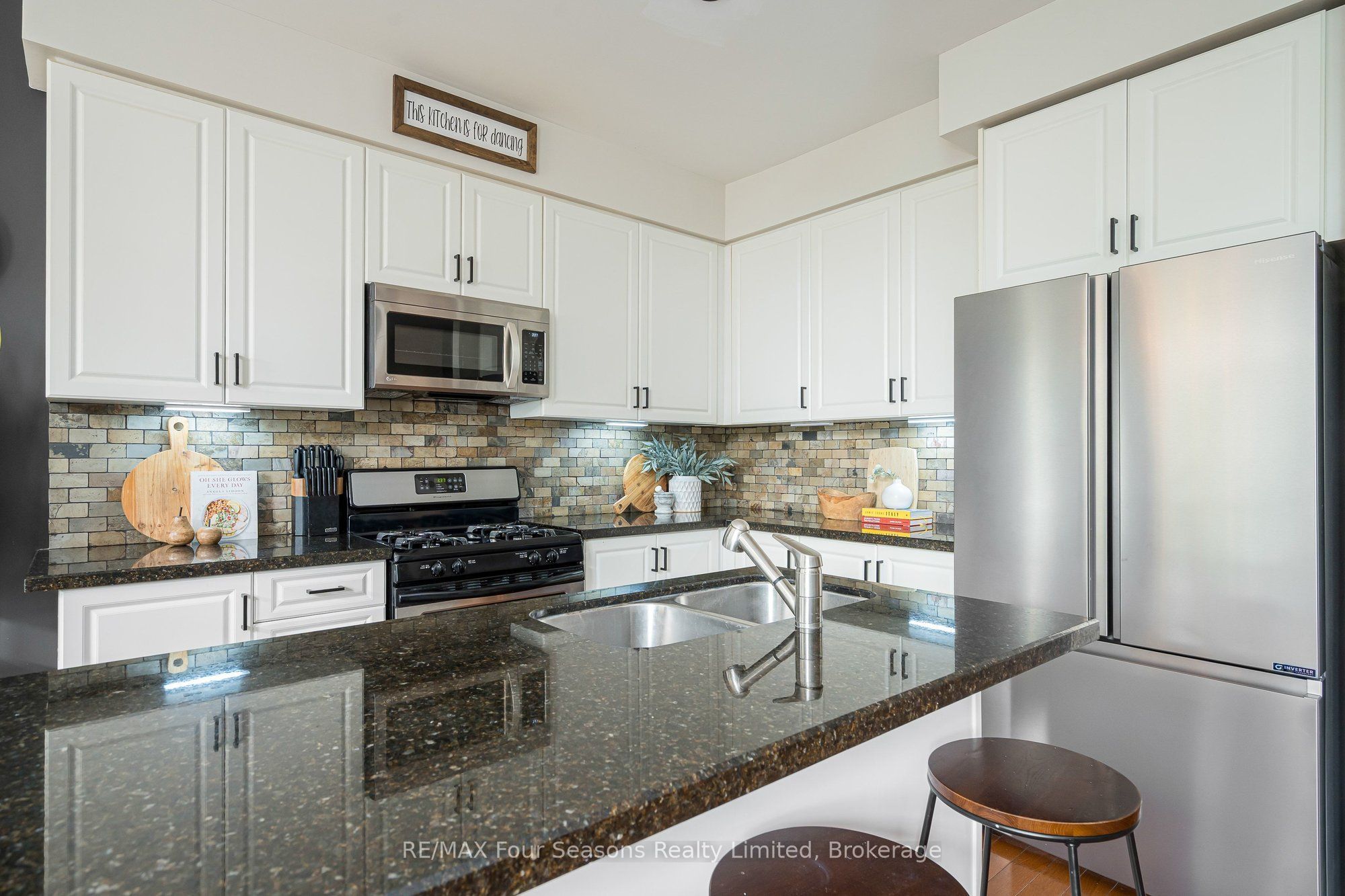 32 Christy Drive Property Photo 12