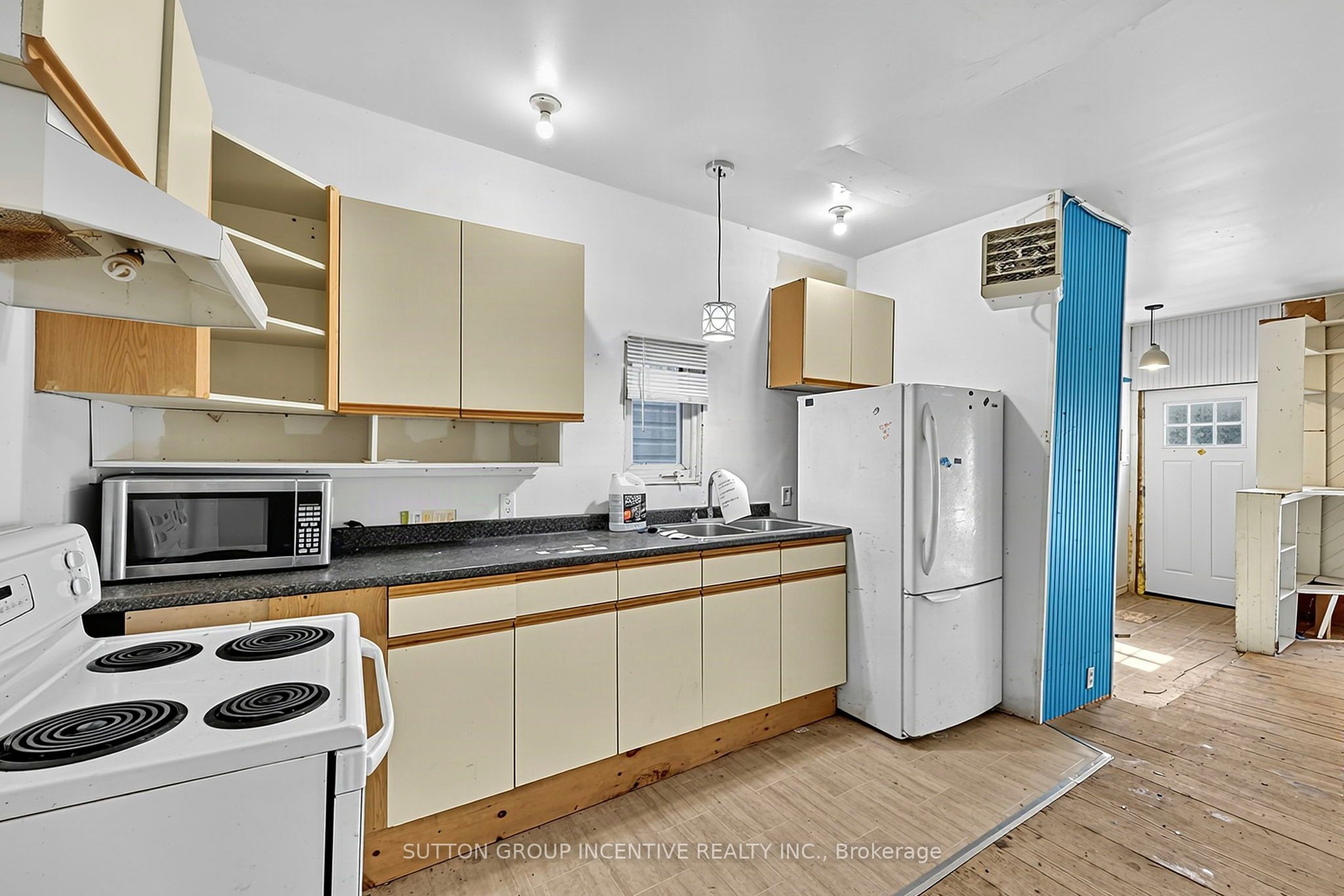 366 Talbot Street Property Photo 11
