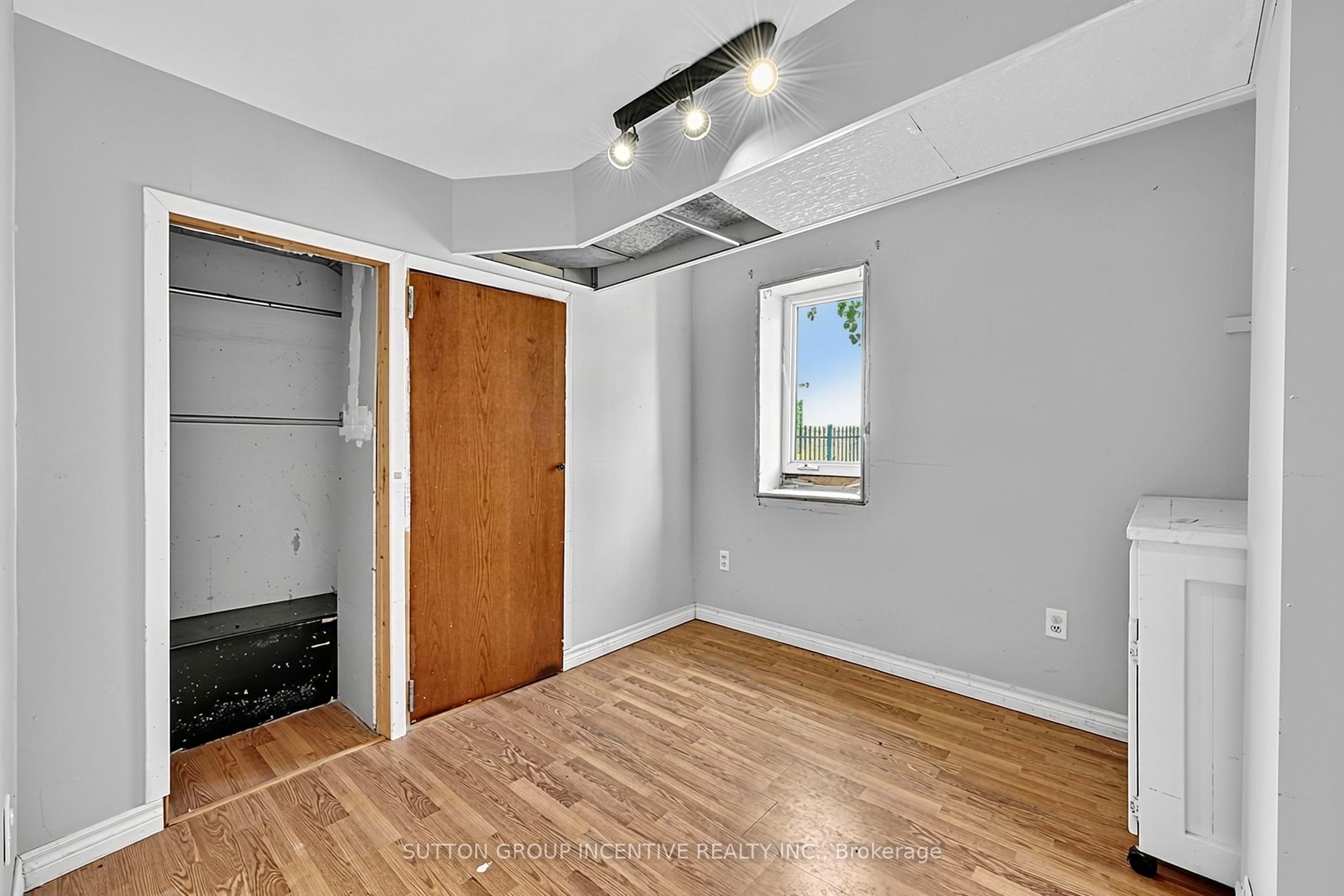 366 Talbot Street Property Photo 20