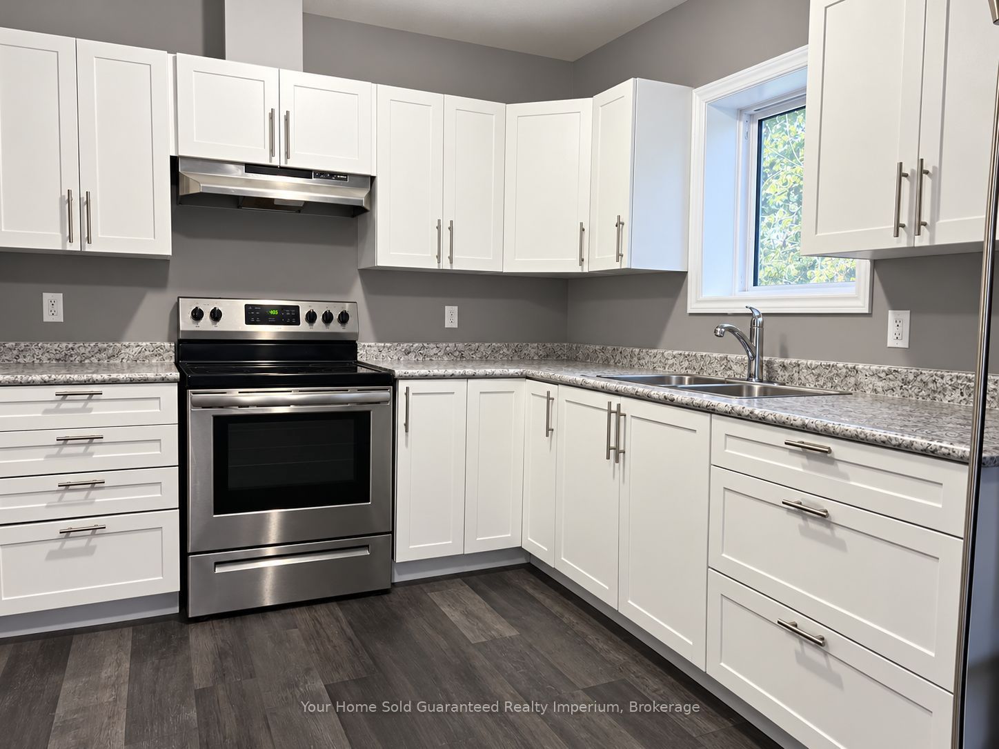 340 Innisfil Street Property Photo 2