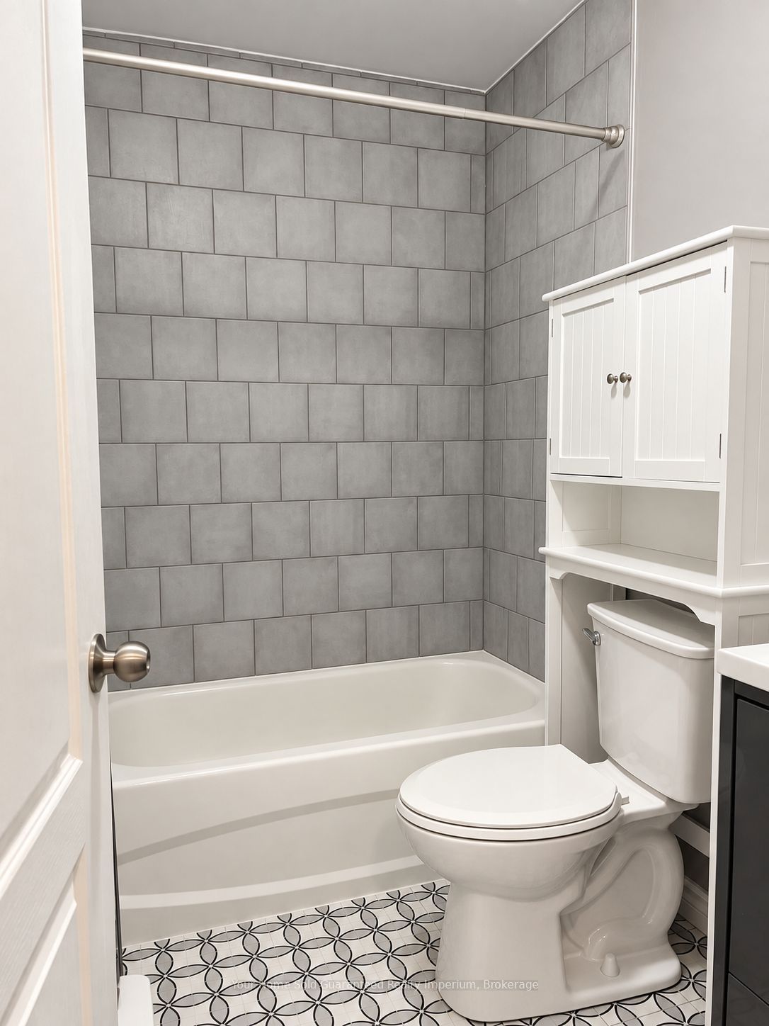 340 Innisfil Street Property Photo 4