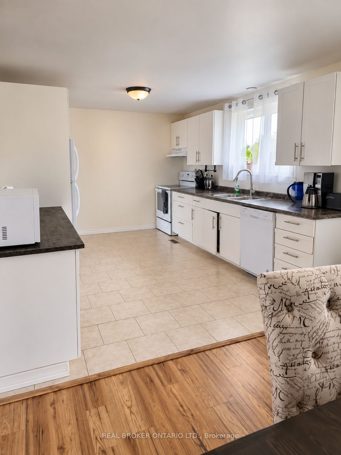 217 John Street Property Photo 27