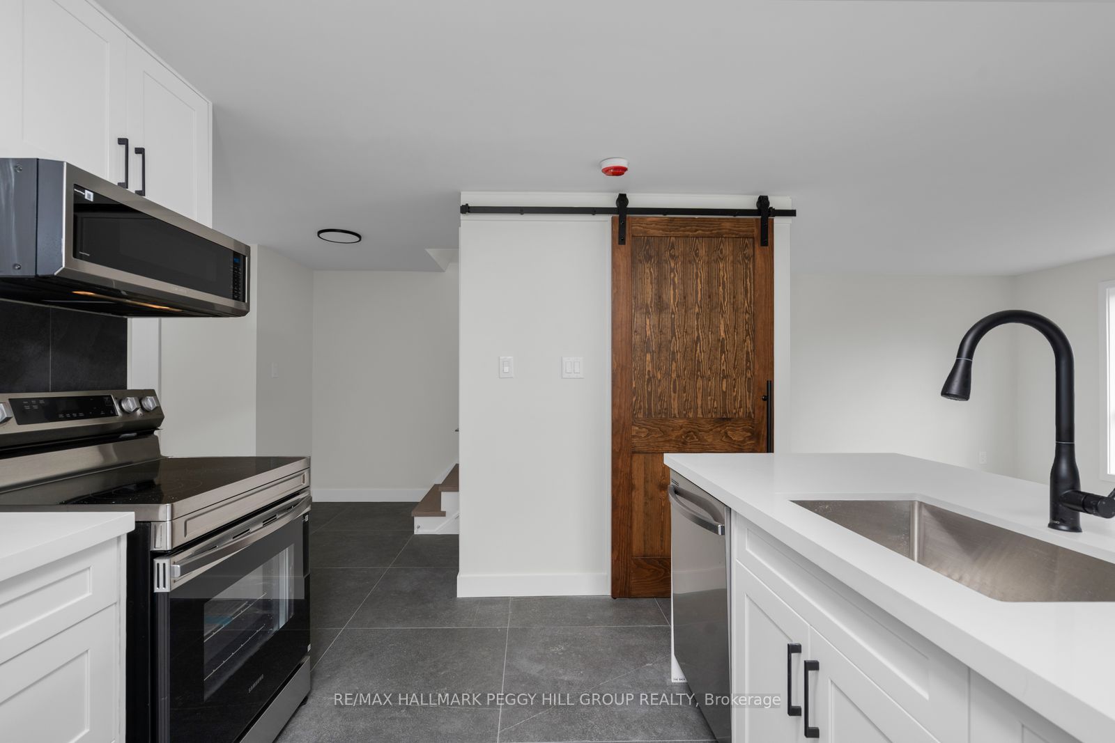 255 Dunsmore Lane Property Photo 6
