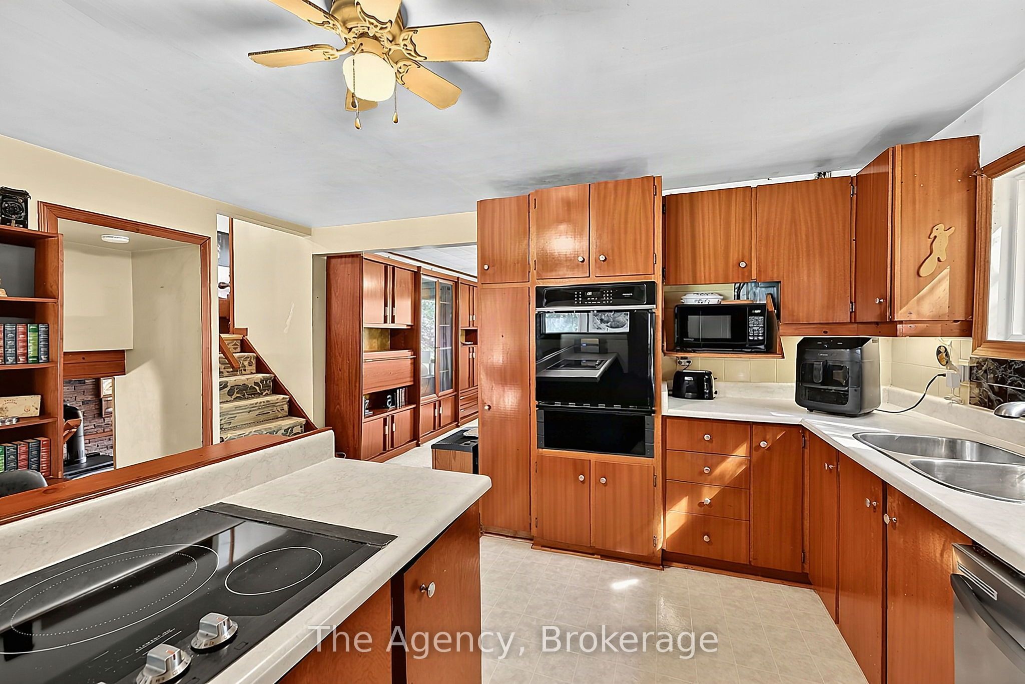 38 Pine Street Property Photo 10