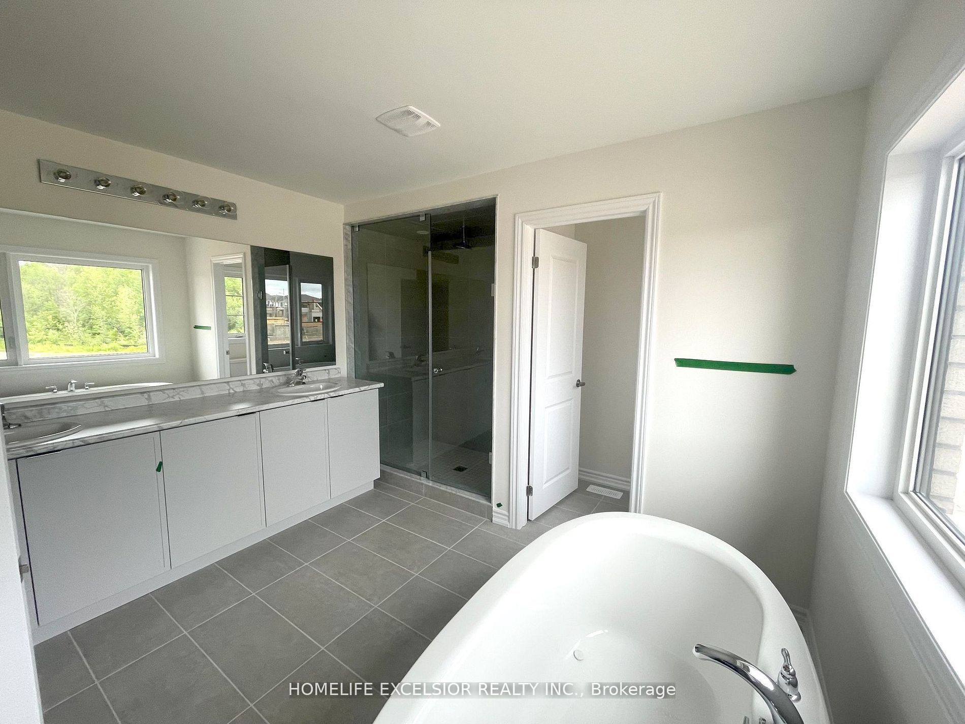 16 Rosanne Circ Property Photo 8