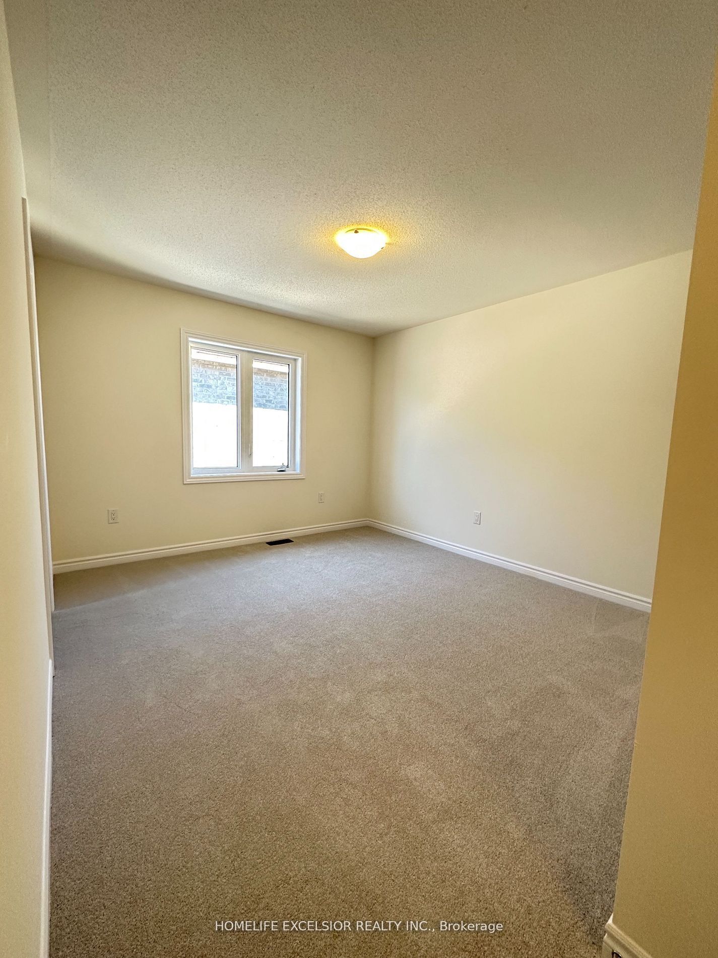 16 Rosanne Circ Property Photo 13
