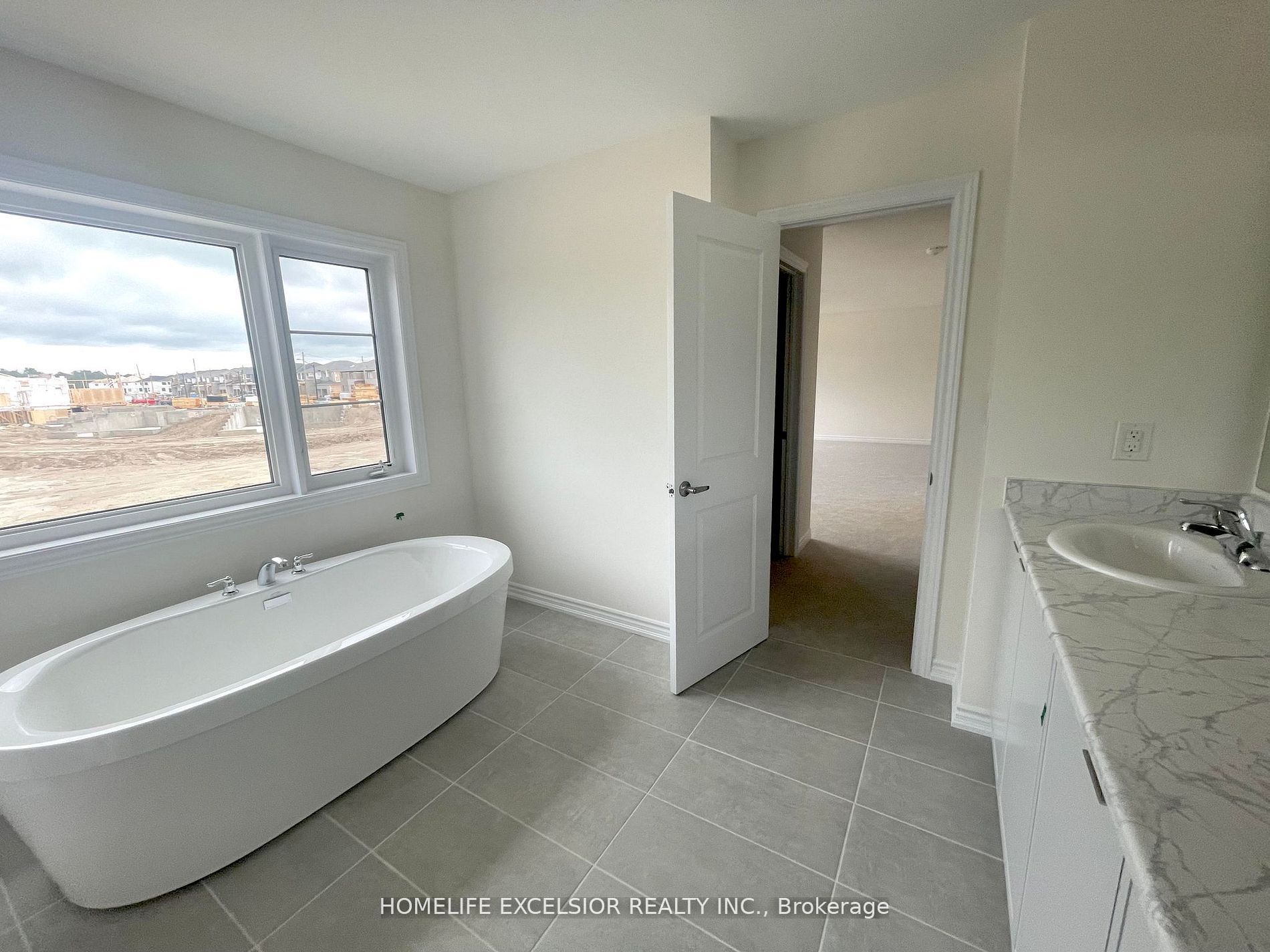 16 Rosanne Circ Property Photo 22