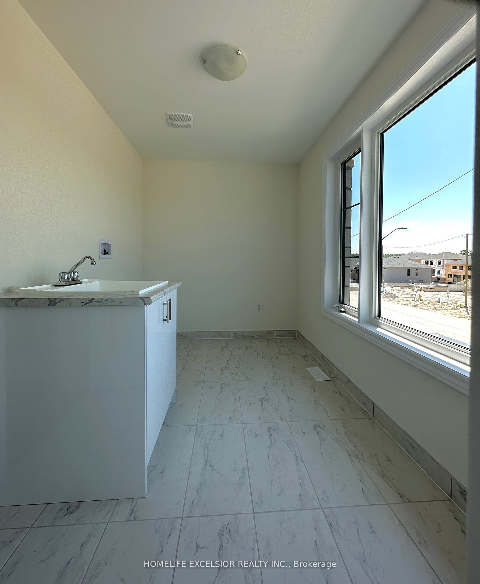 16 Rosanne Circ Property Photo 25