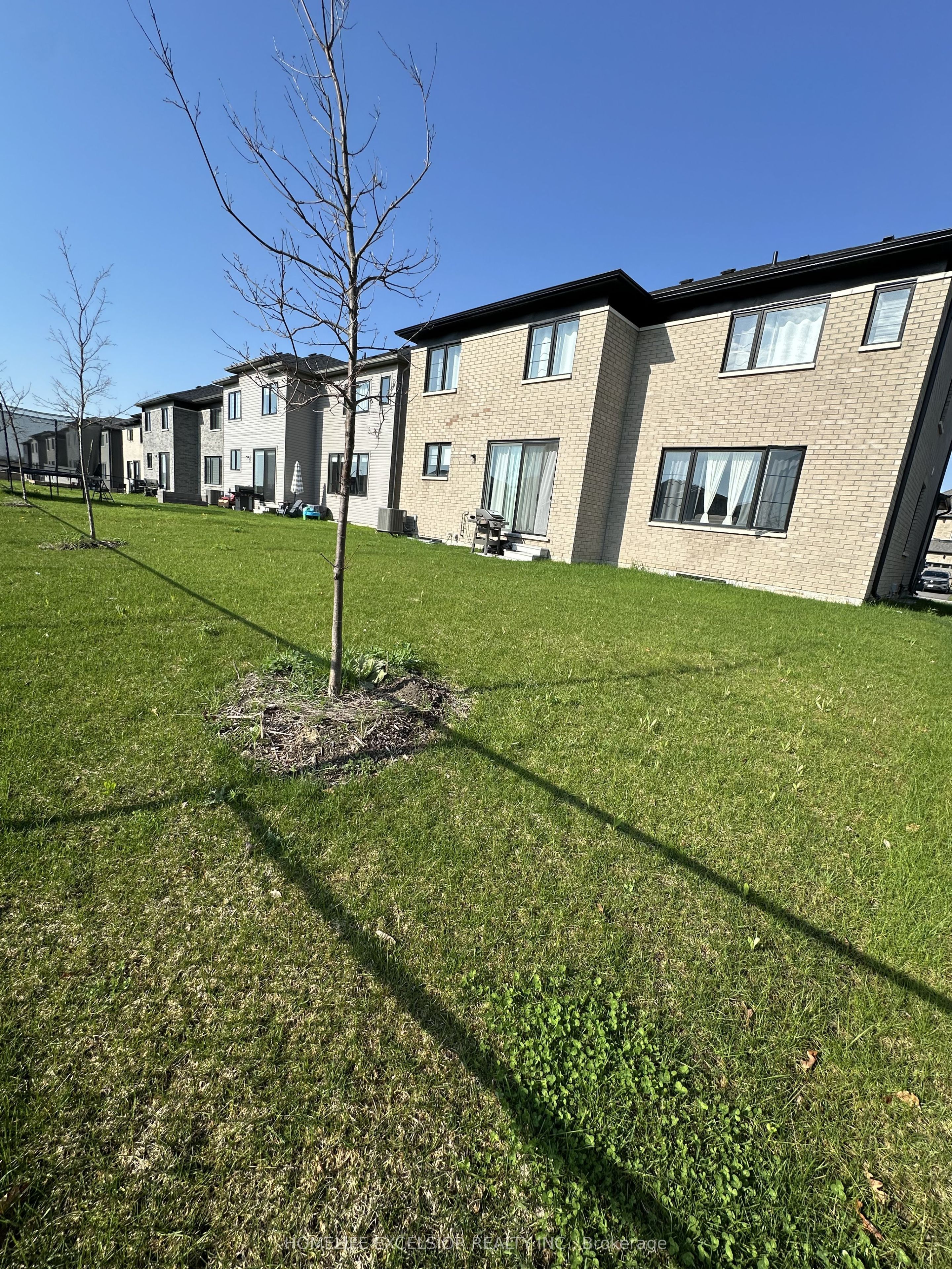 16 Rosanne Circ Property Photo 43