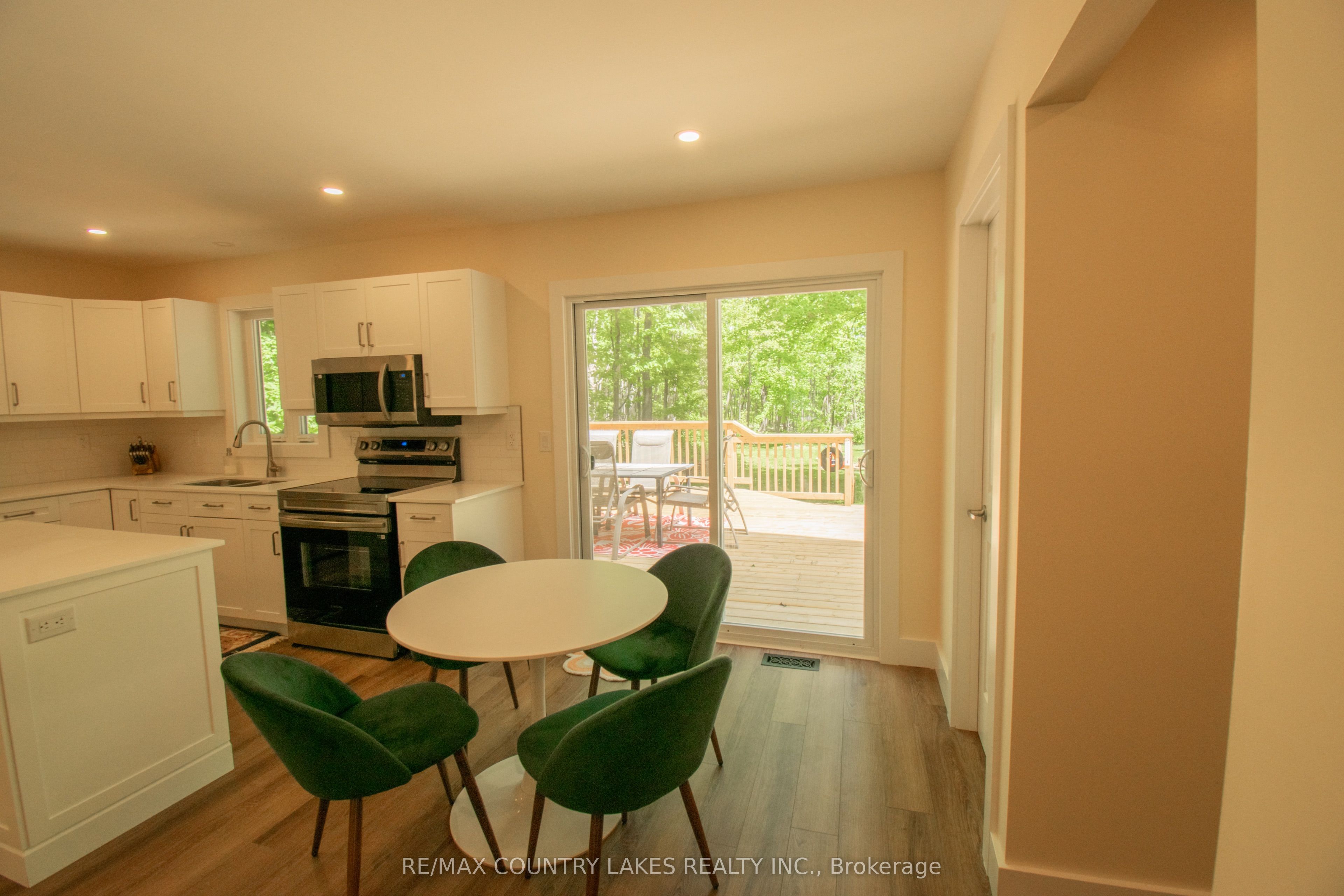 657 13th Line S Property Photo 12