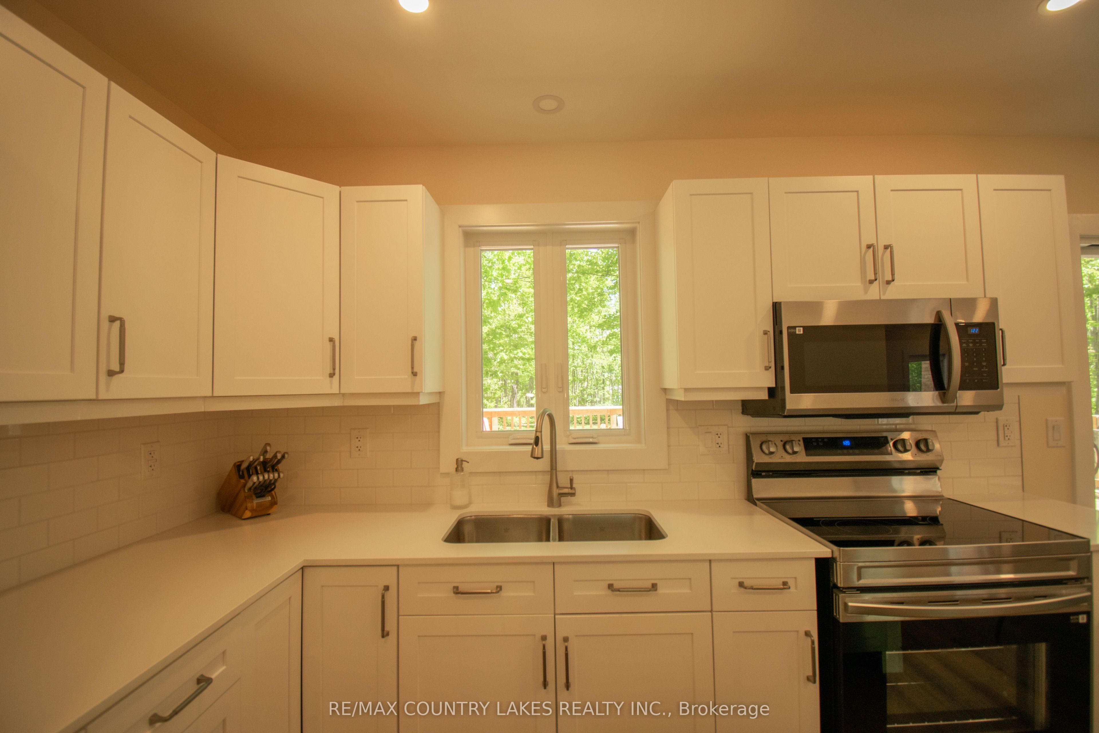 657 13th Line S Property Photo 13
