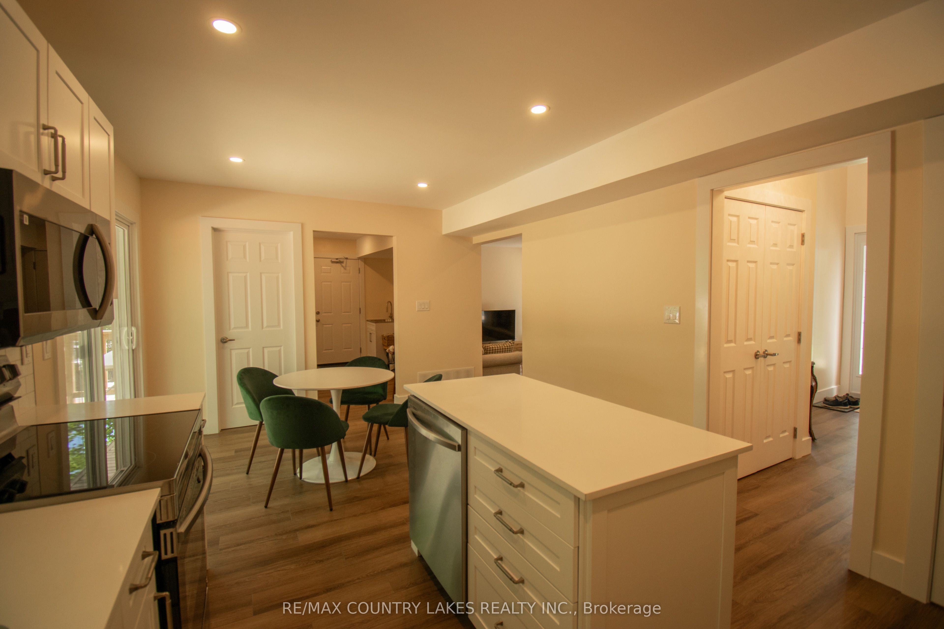657 13th Line S Property Photo 16