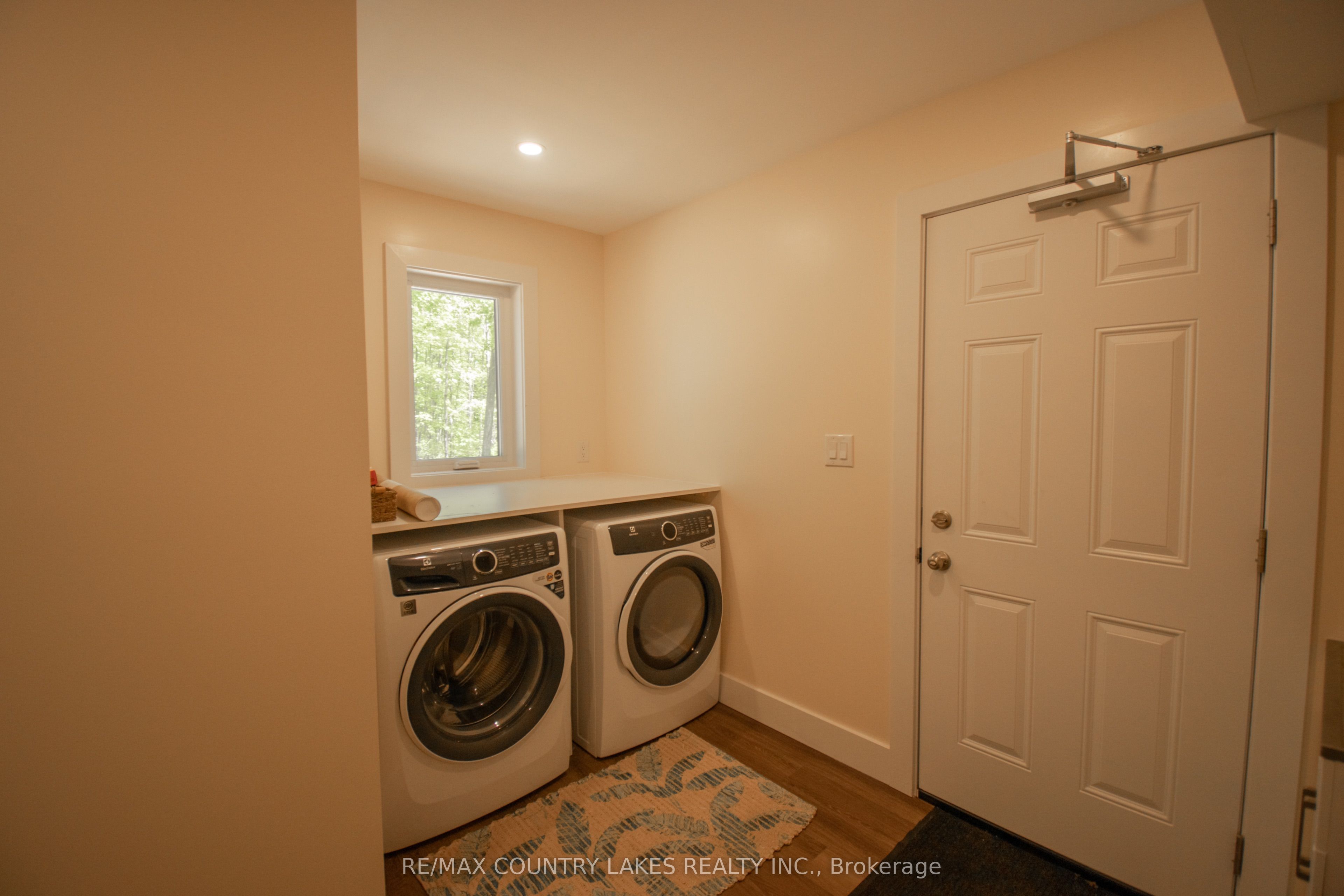 657 13th Line S Property Photo 18