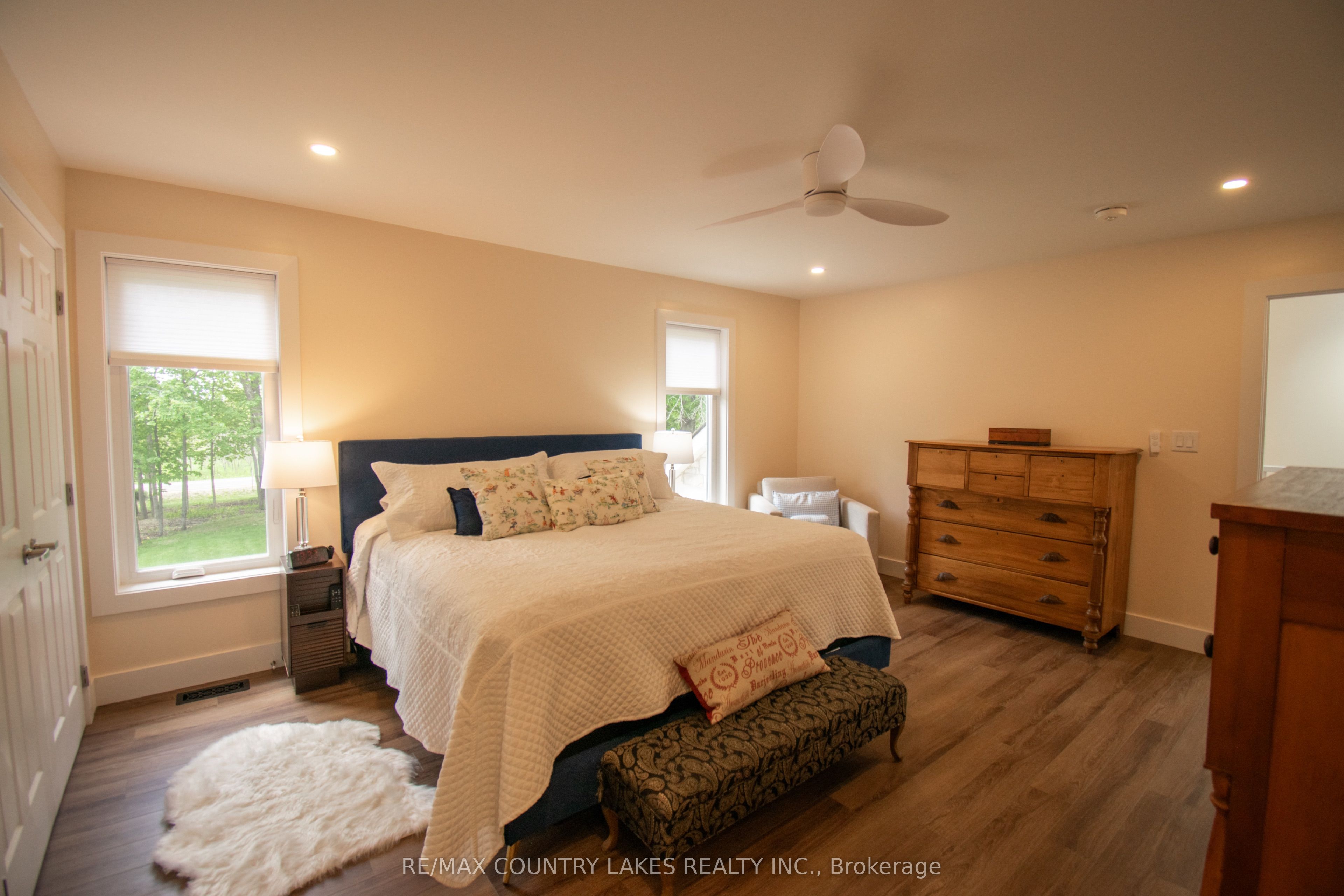 657 13th Line S Property Photo 20