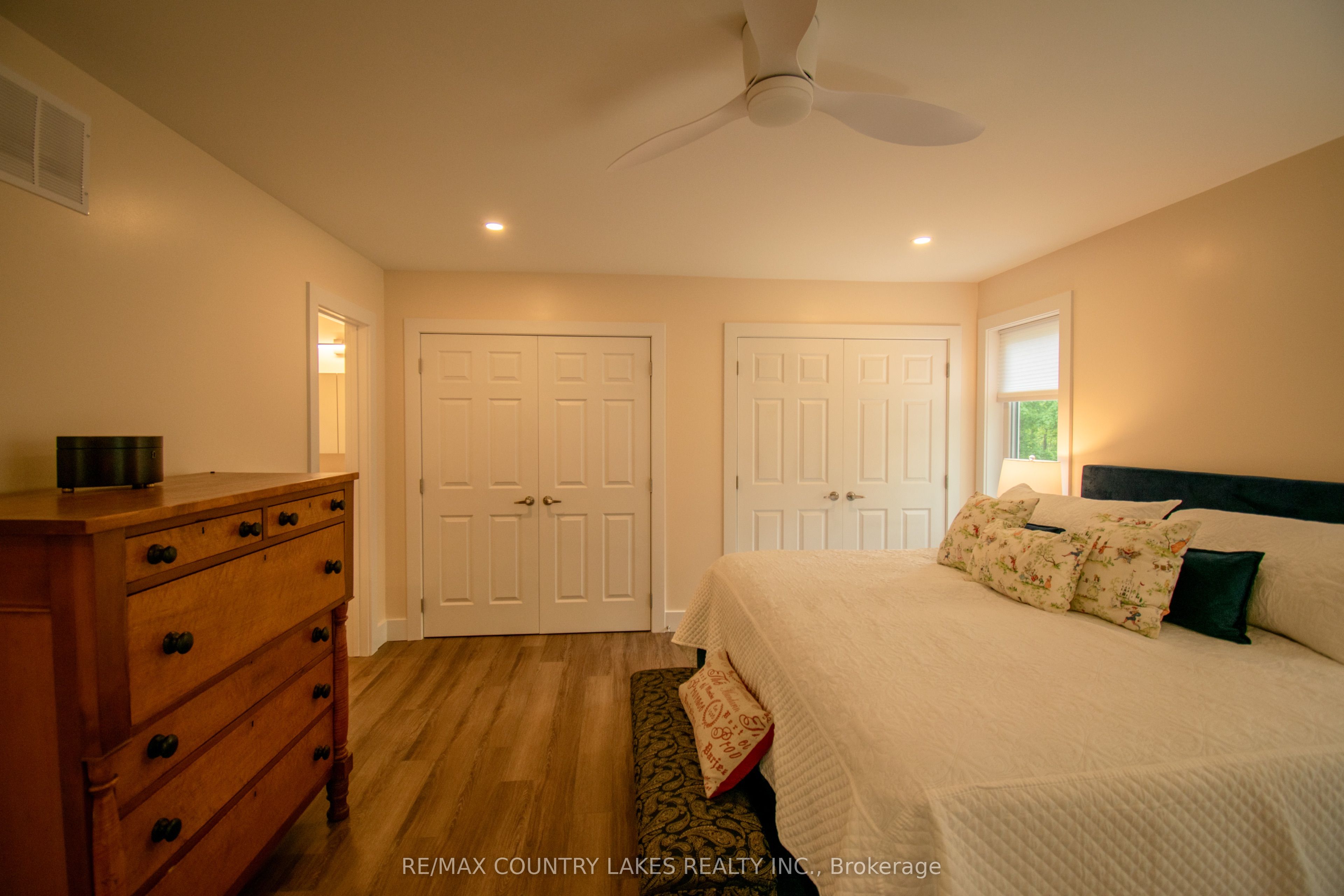 657 13th Line S Property Photo 21