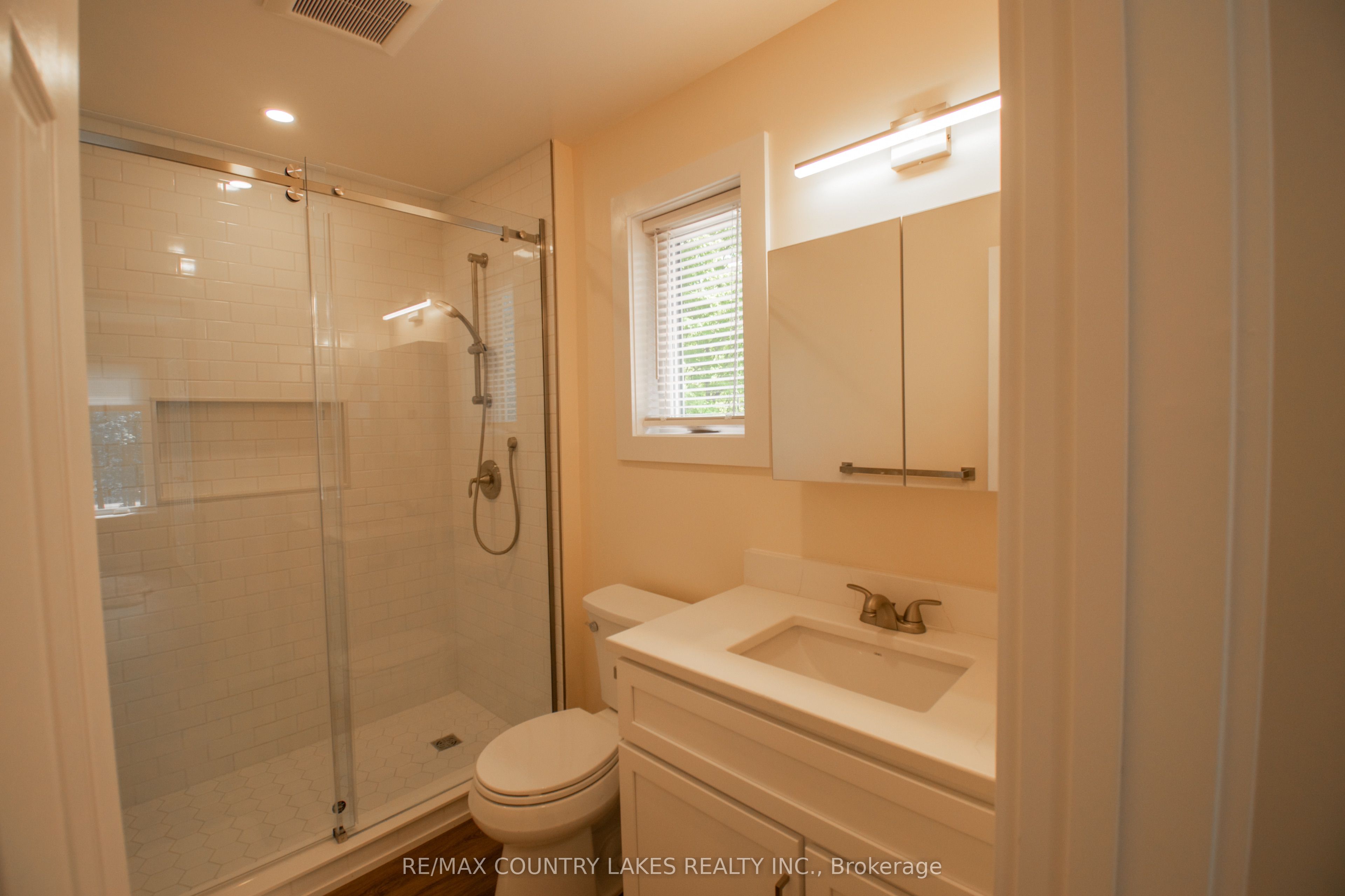 657 13th Line S Property Photo 22