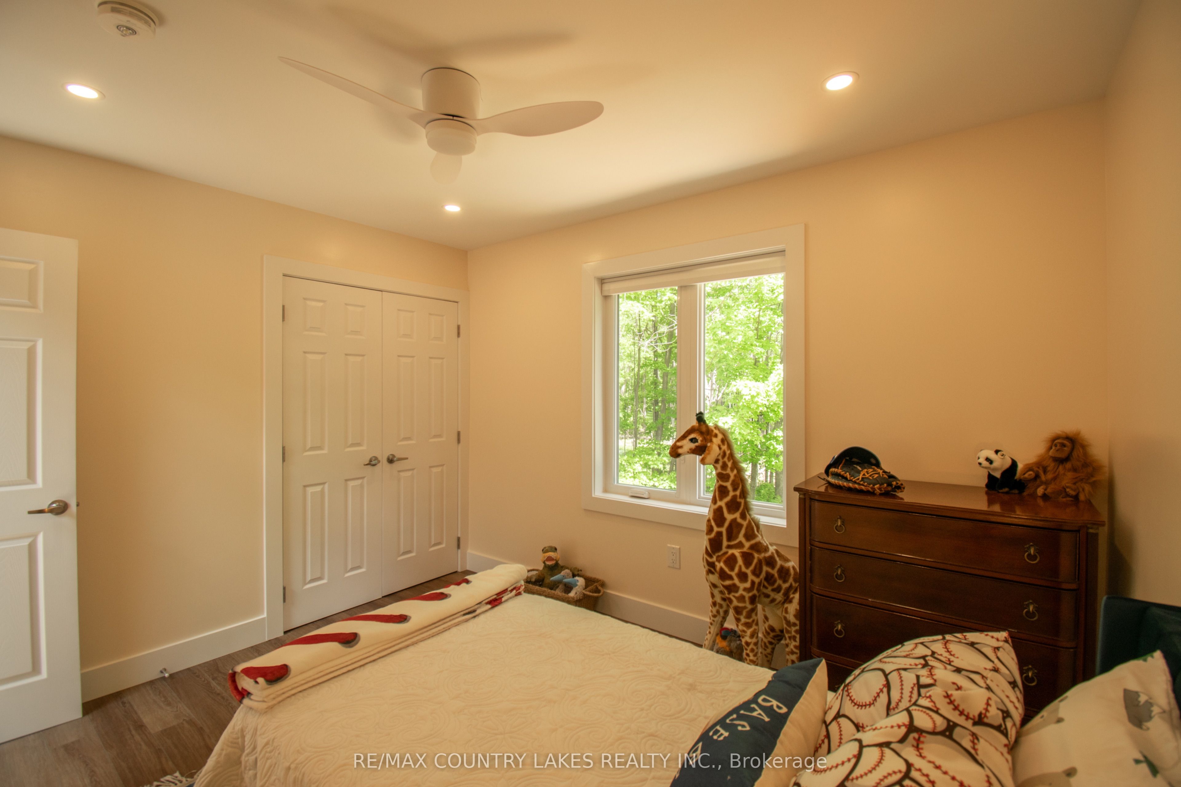 657 13th Line S Property Photo 23