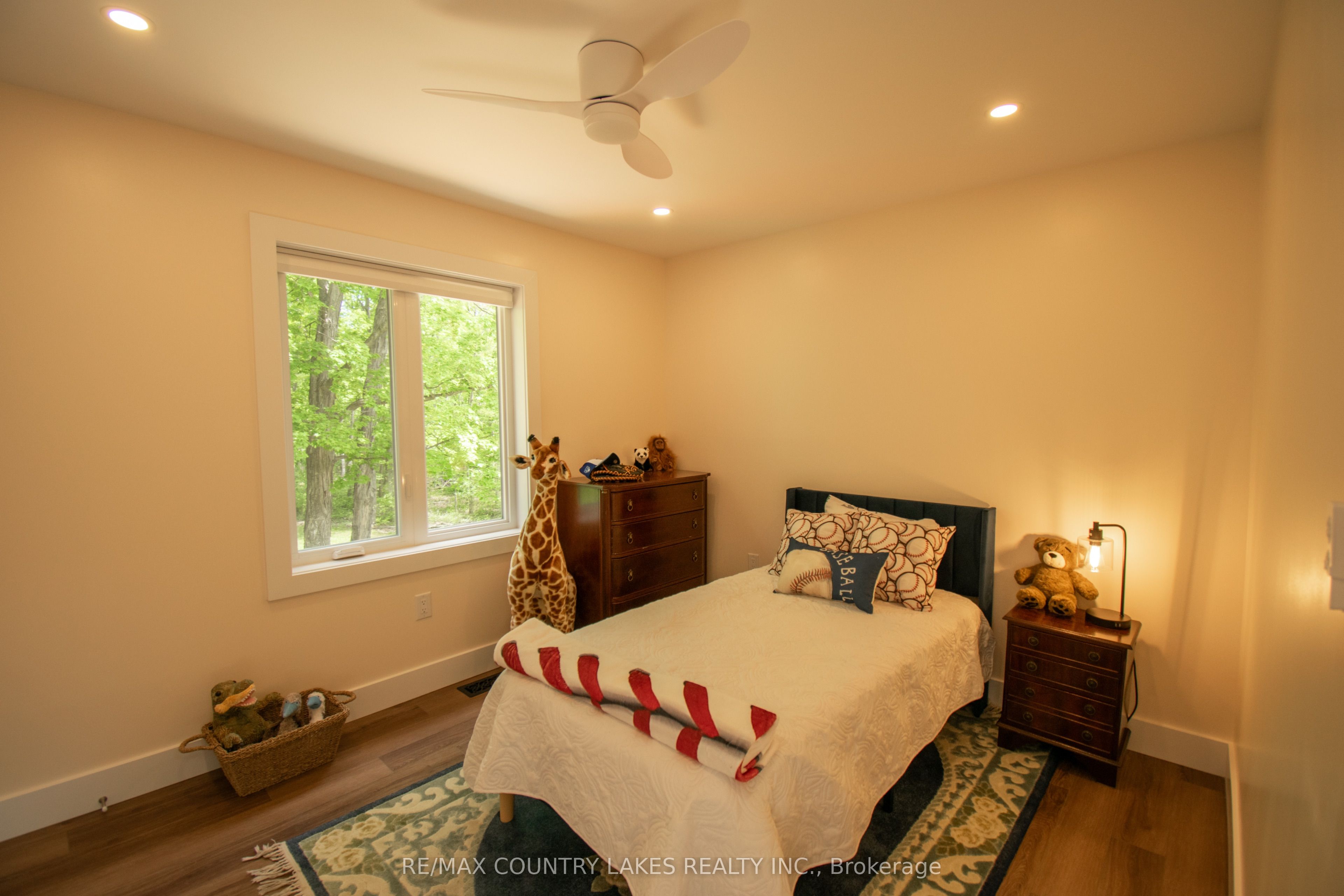 657 13th Line S Property Photo 24
