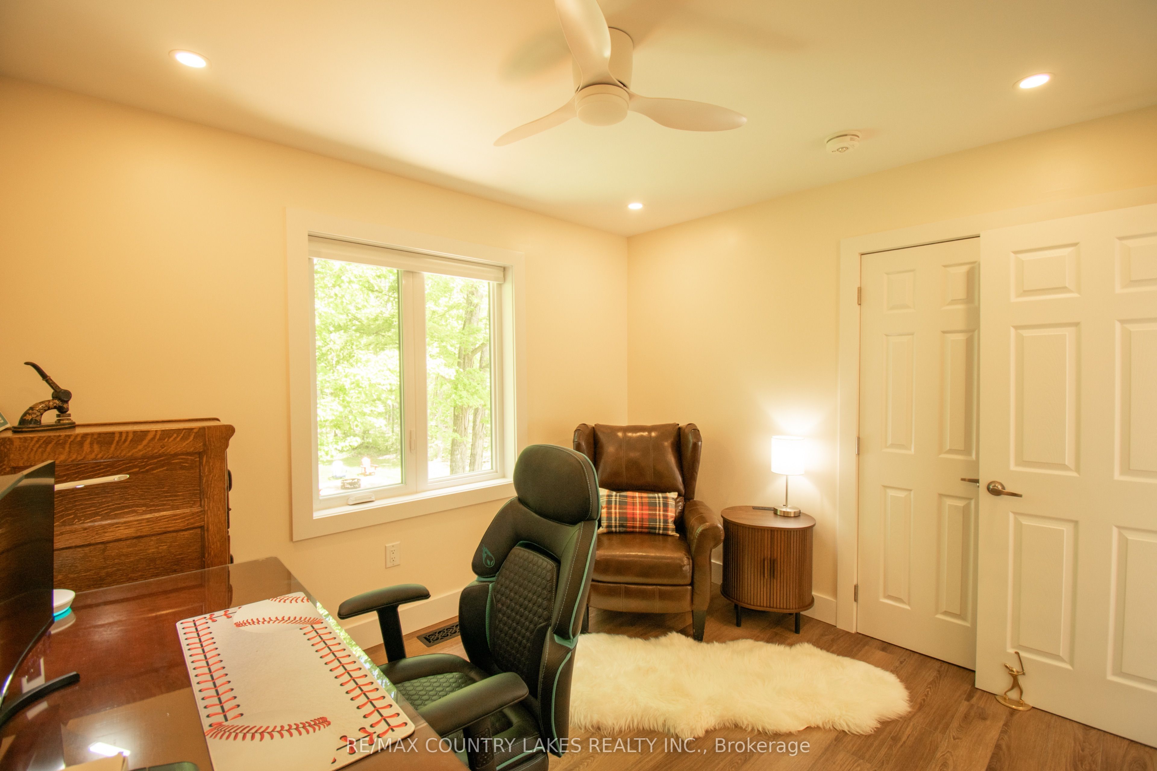 657 13th Line S Property Photo 27