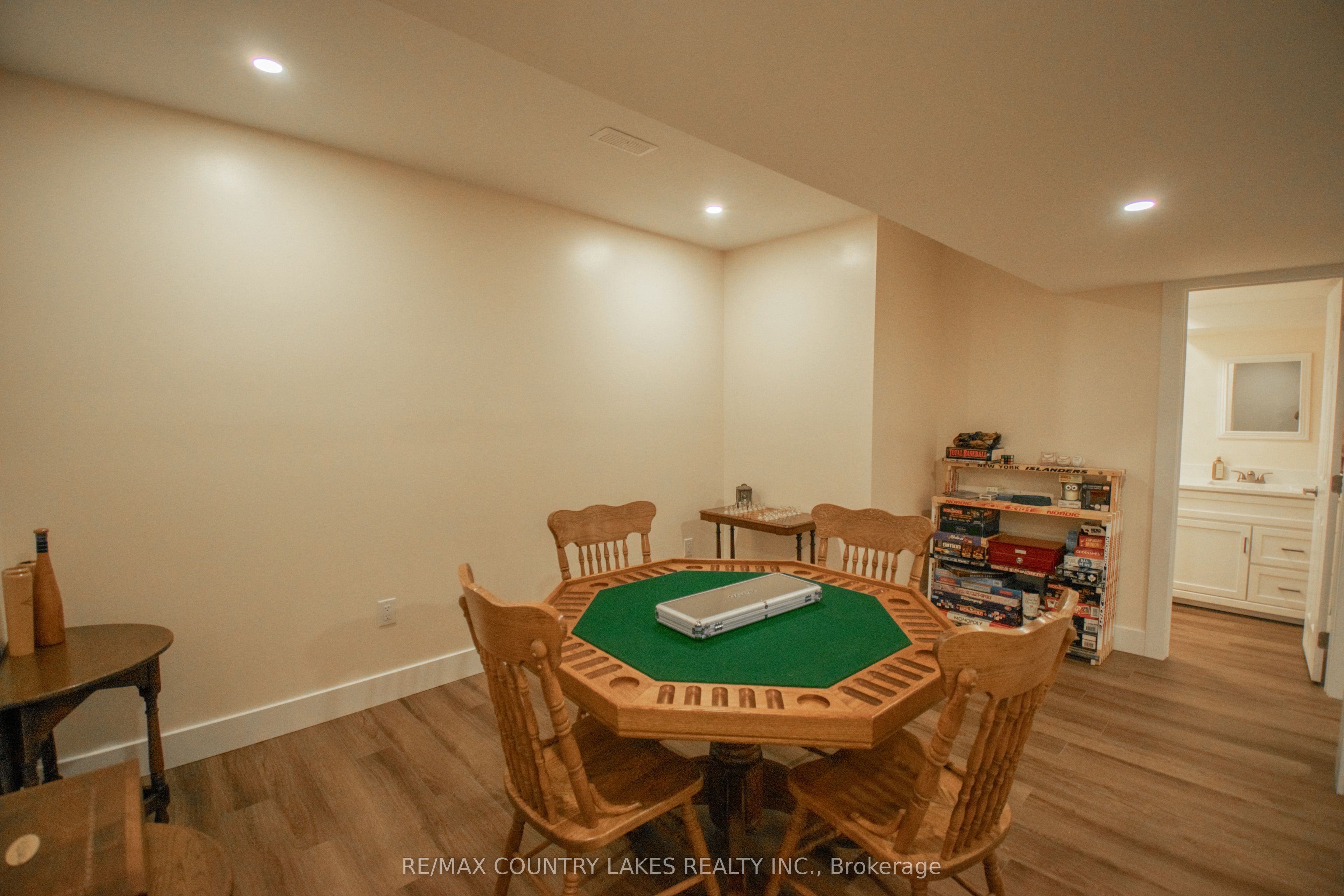 657 13th Line S Property Photo 32