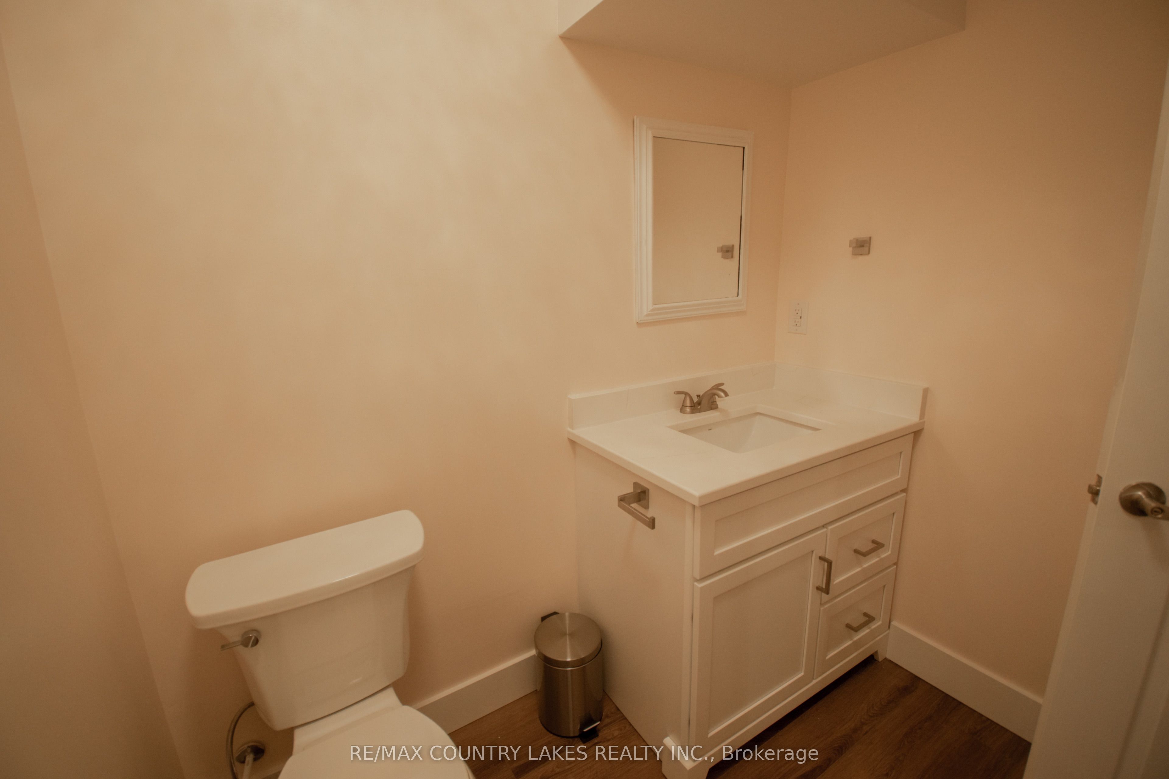 657 13th Line S Property Photo 33