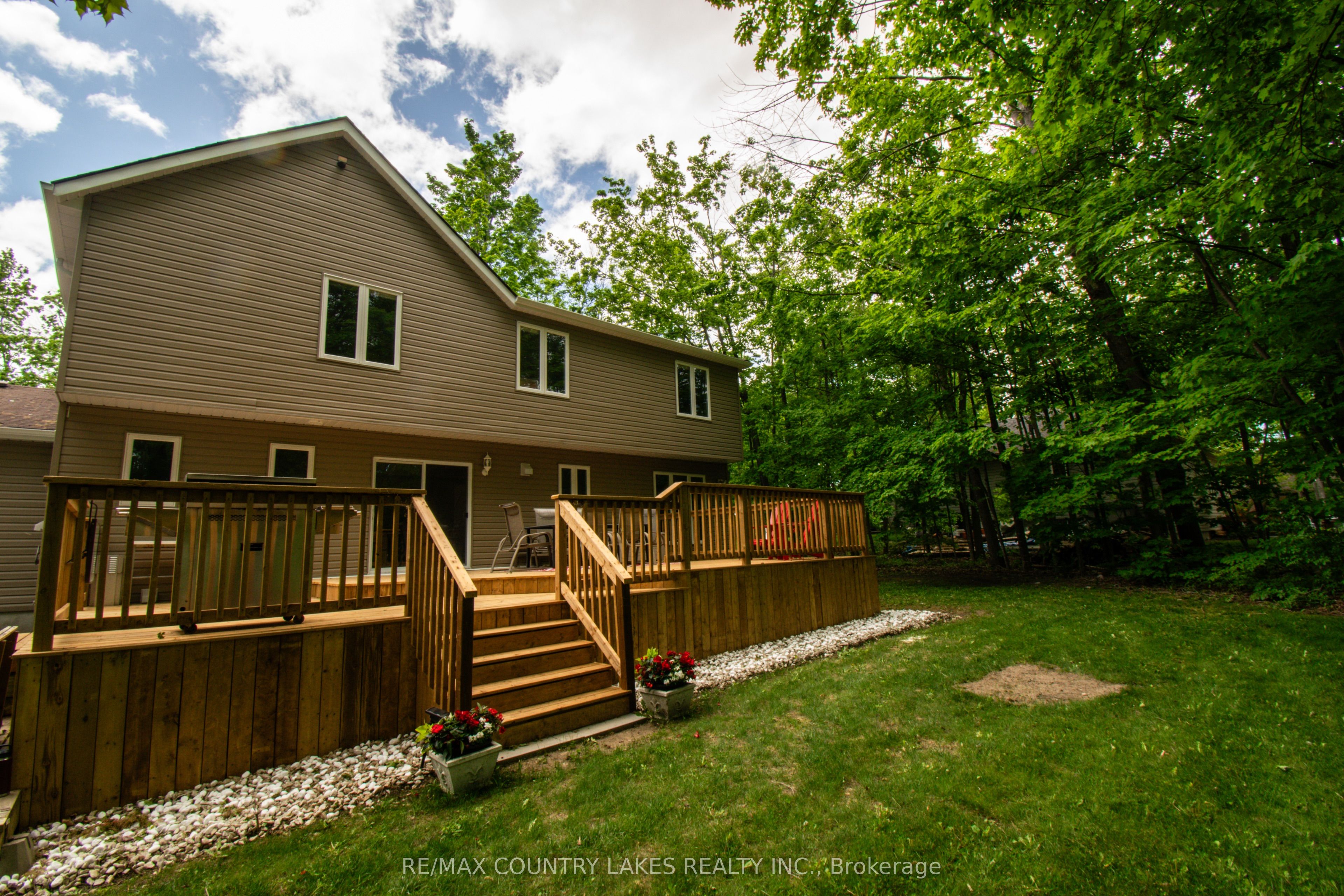 657 13th Line S Property Photo 38