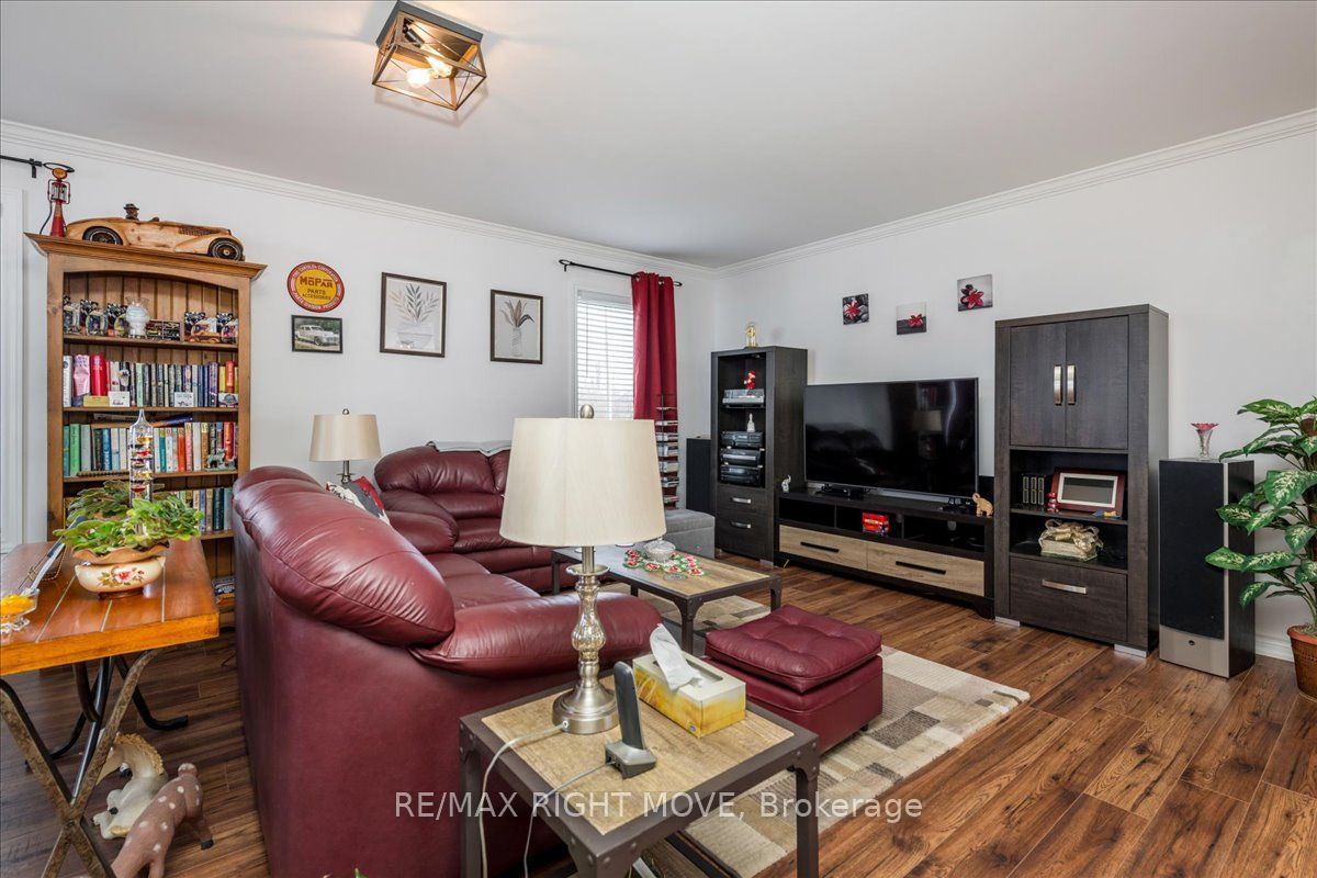 1 Sinclair Crescent Property Photo 6