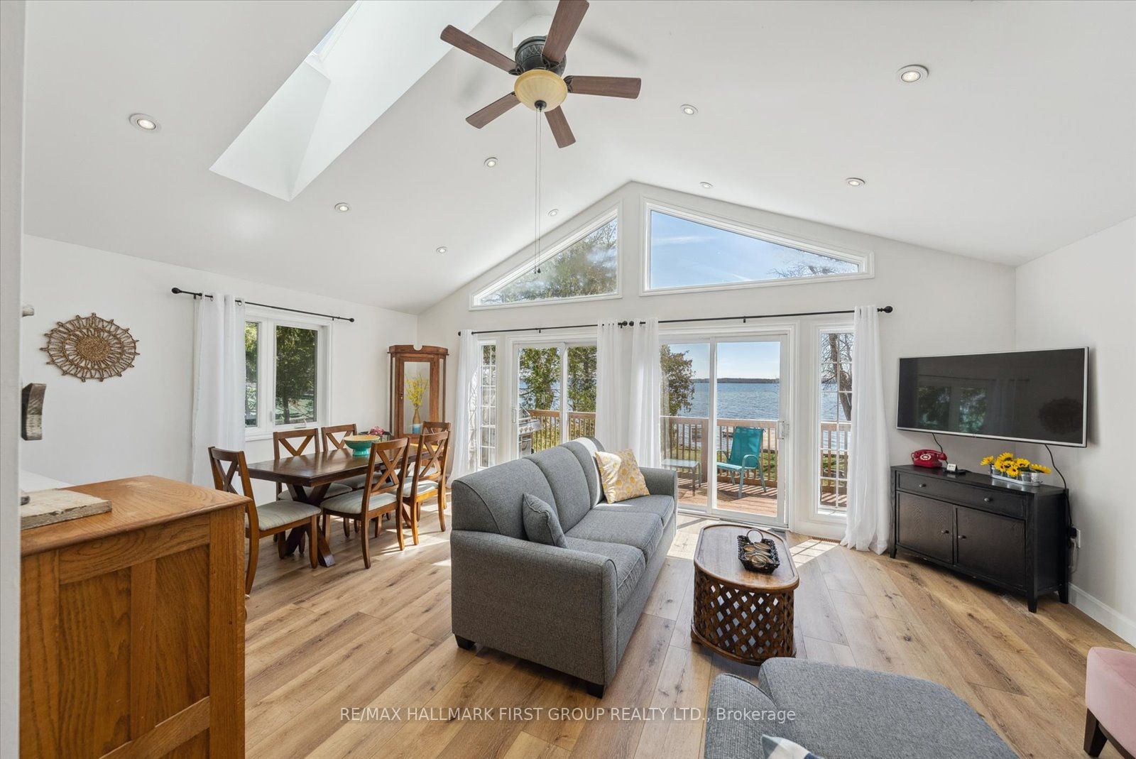 2807 Lakeside Drive Property Photo 3