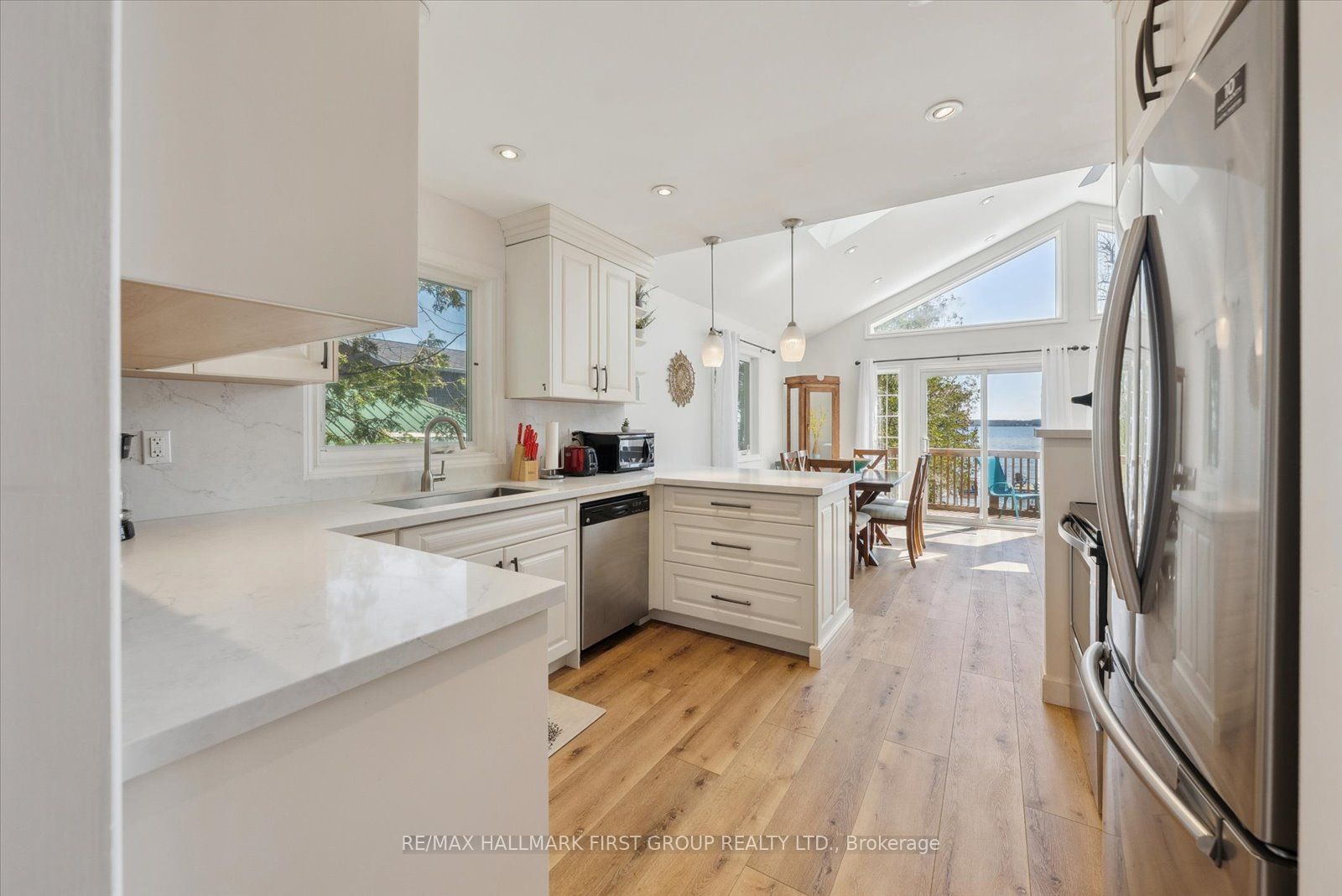 2807 Lakeside Drive Property Photo 11