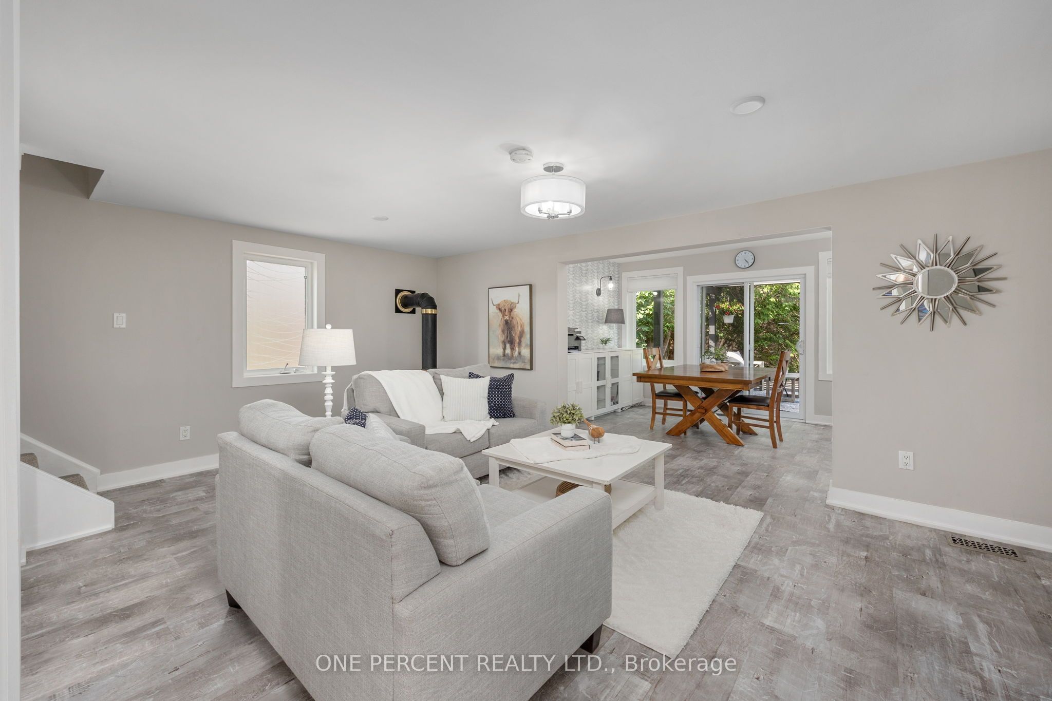406 Peter Street N Property Photo 10
