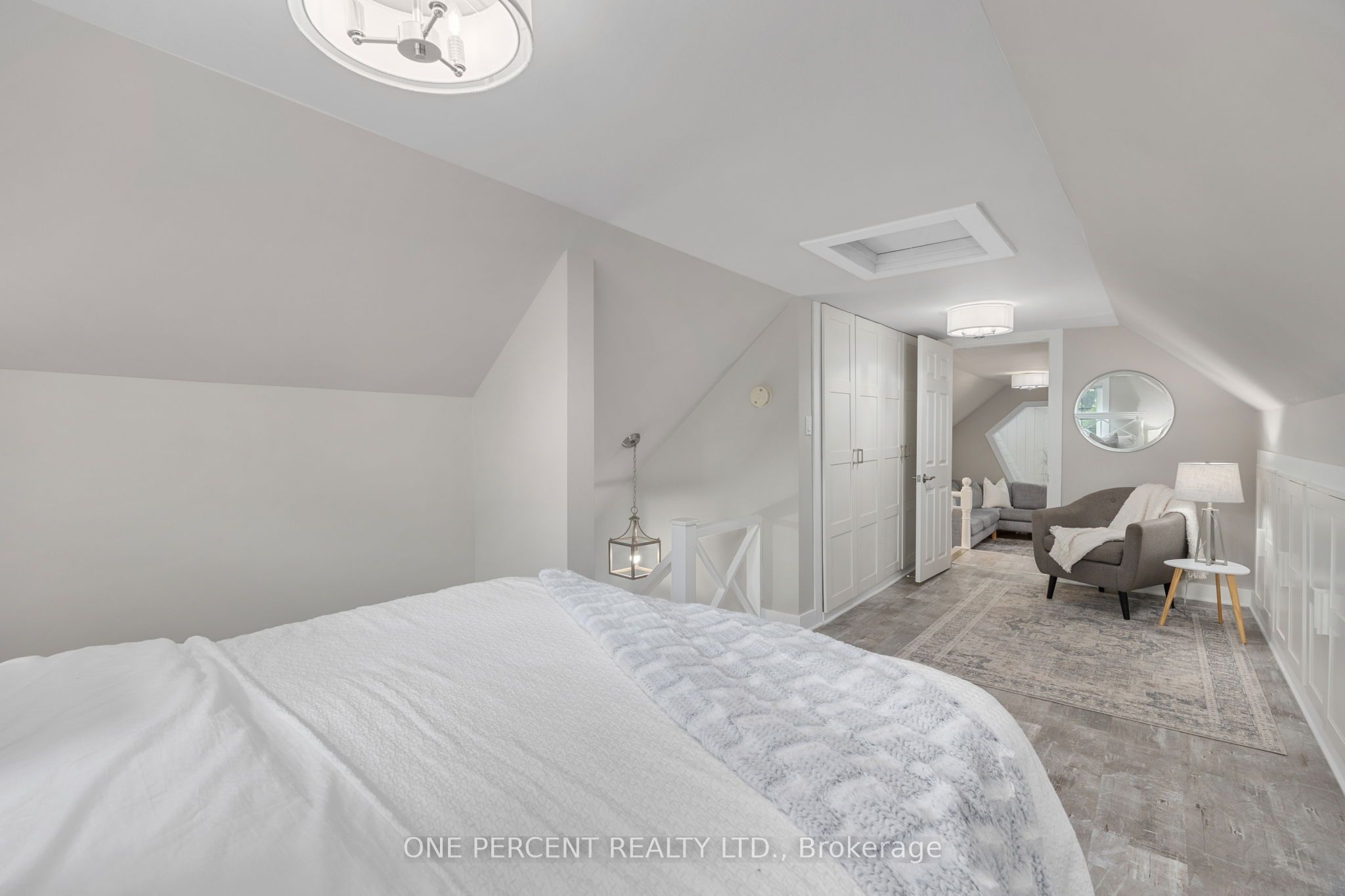 406 Peter Street N Property Photo 18
