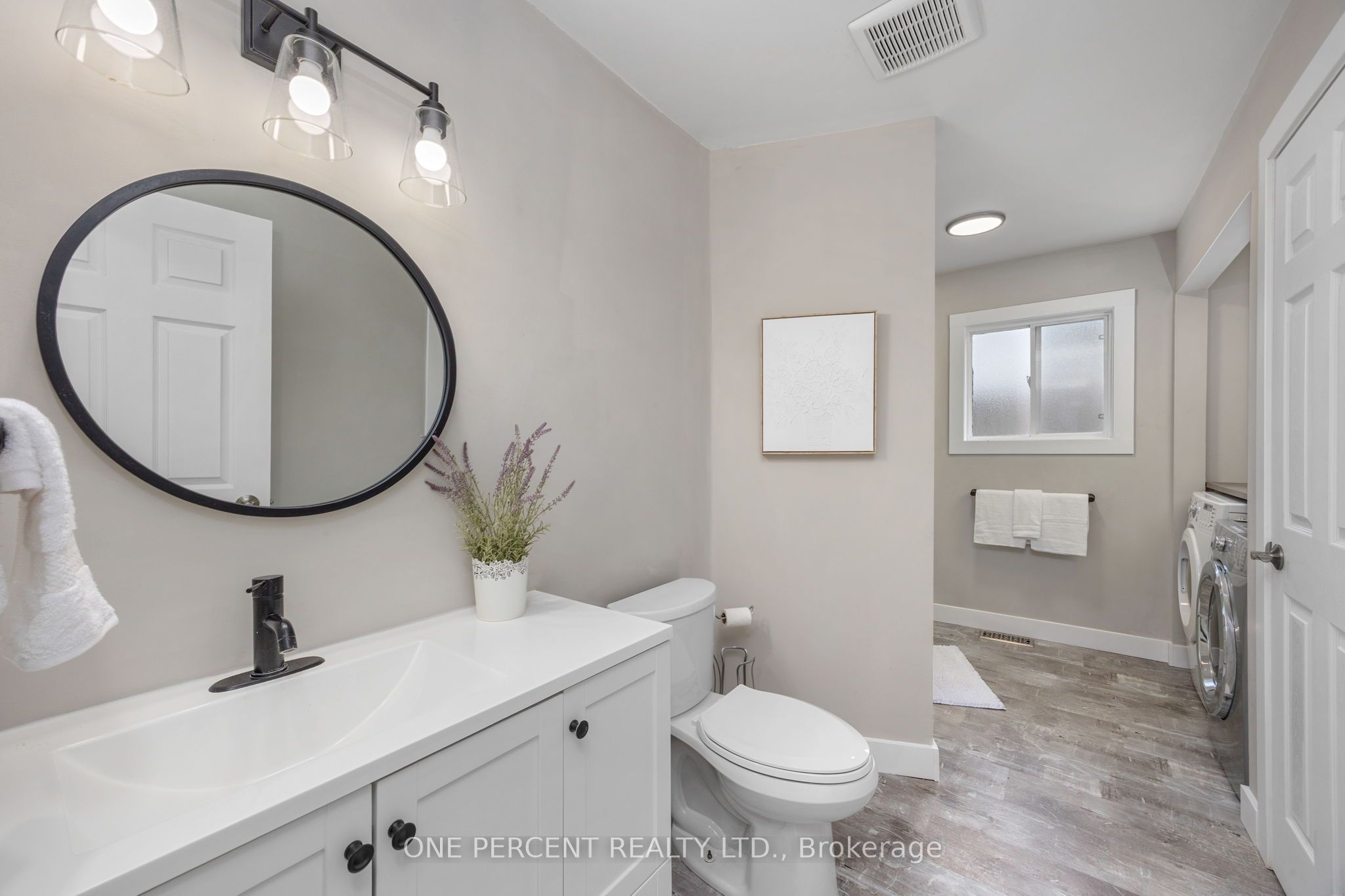 406 Peter Street N Property Photo 22