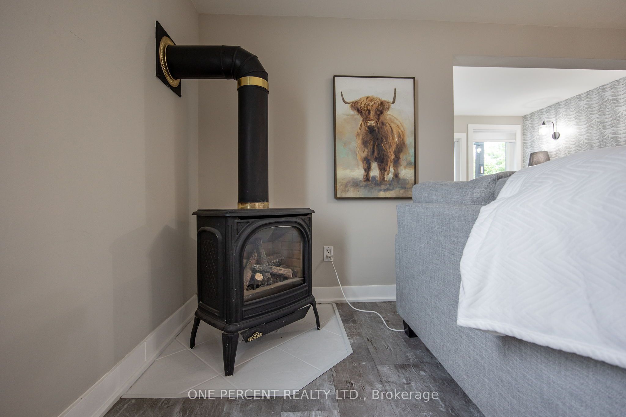 406 Peter Street N Property Photo 29
