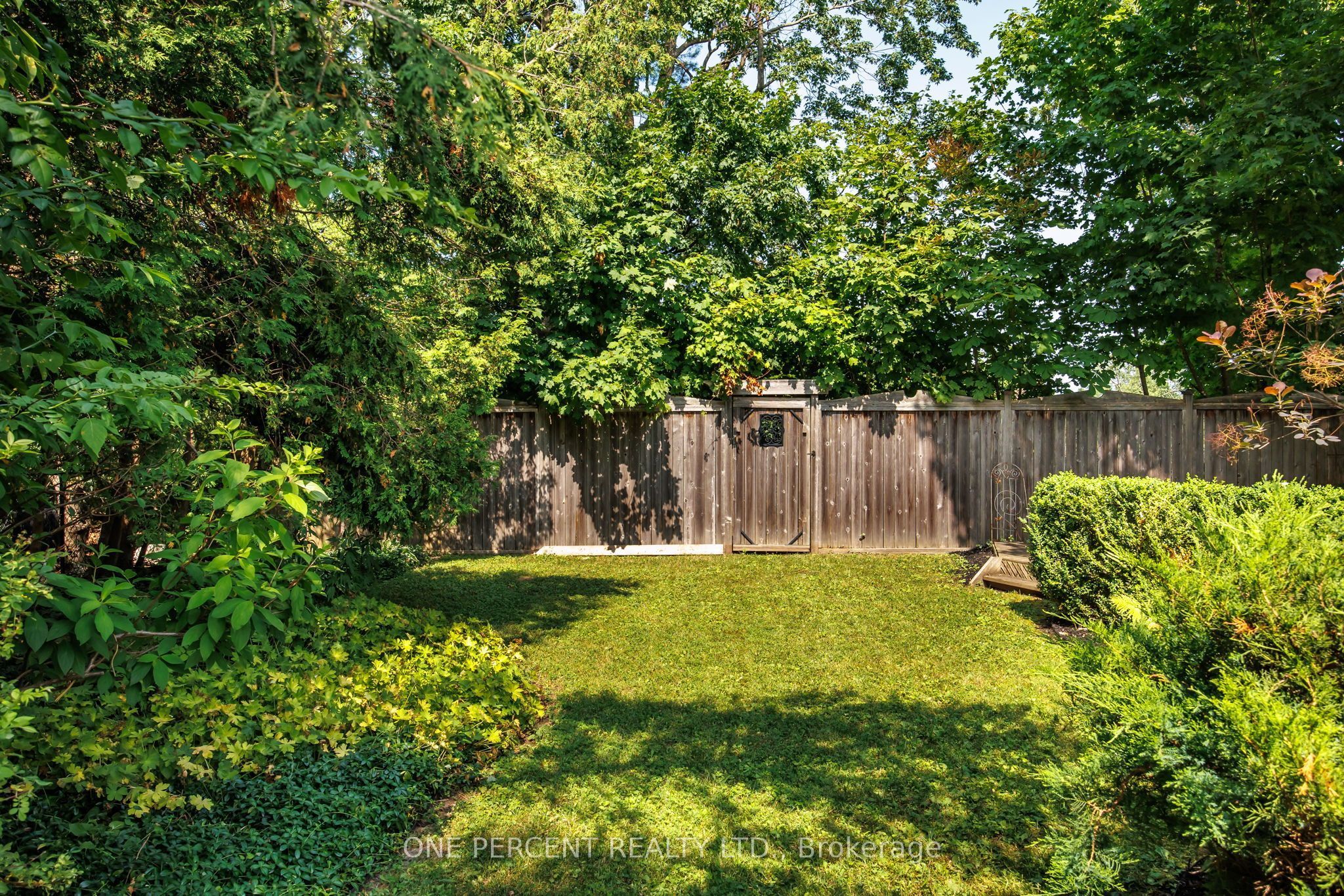 406 Peter Street N Property Photo 30