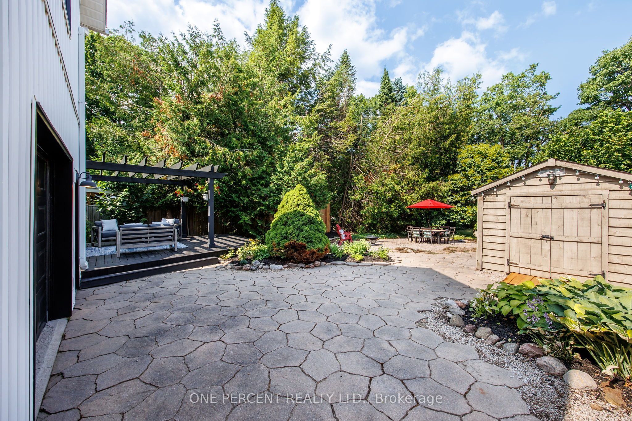 406 Peter Street N Property Photo 34