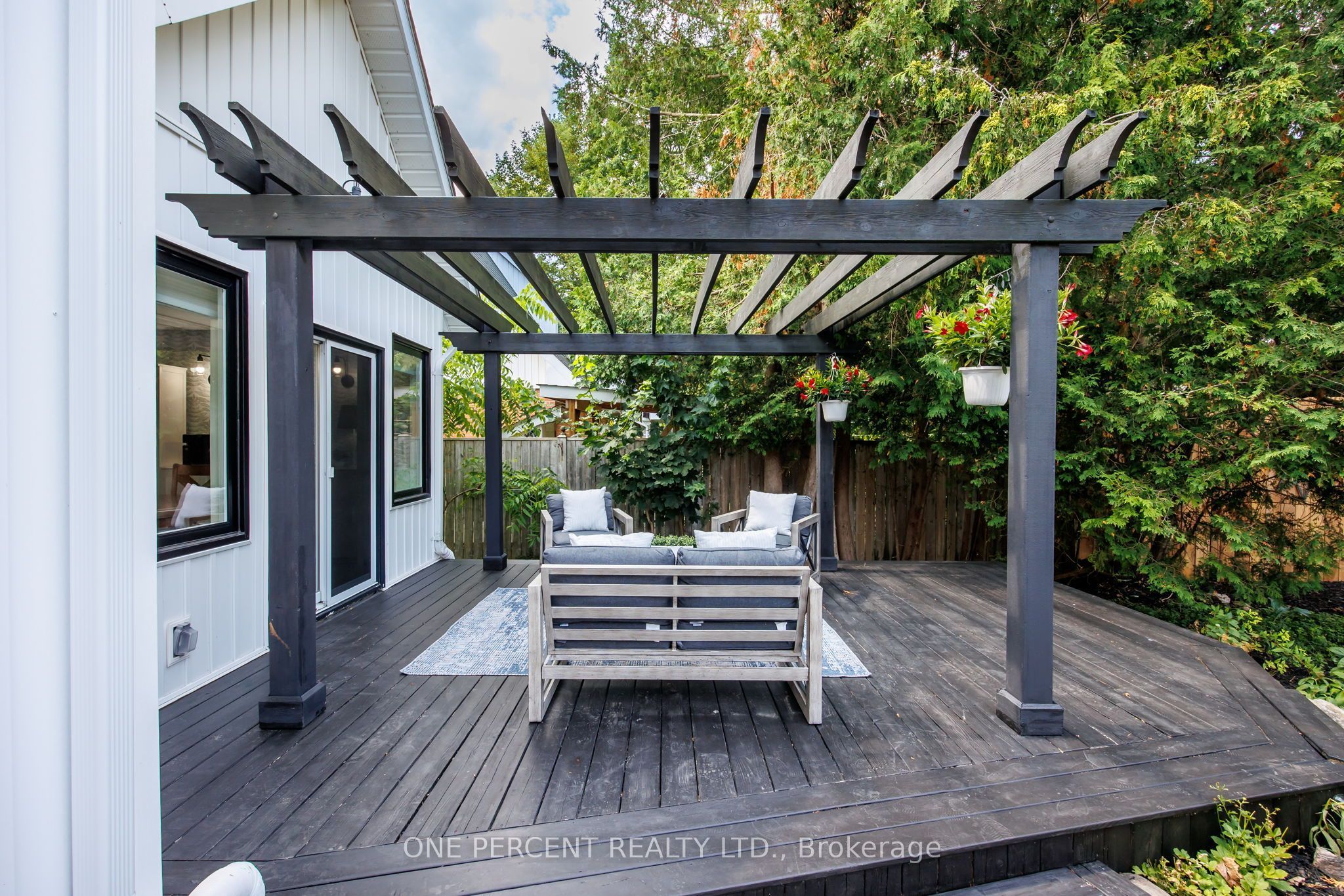406 Peter Street N Property Photo 35