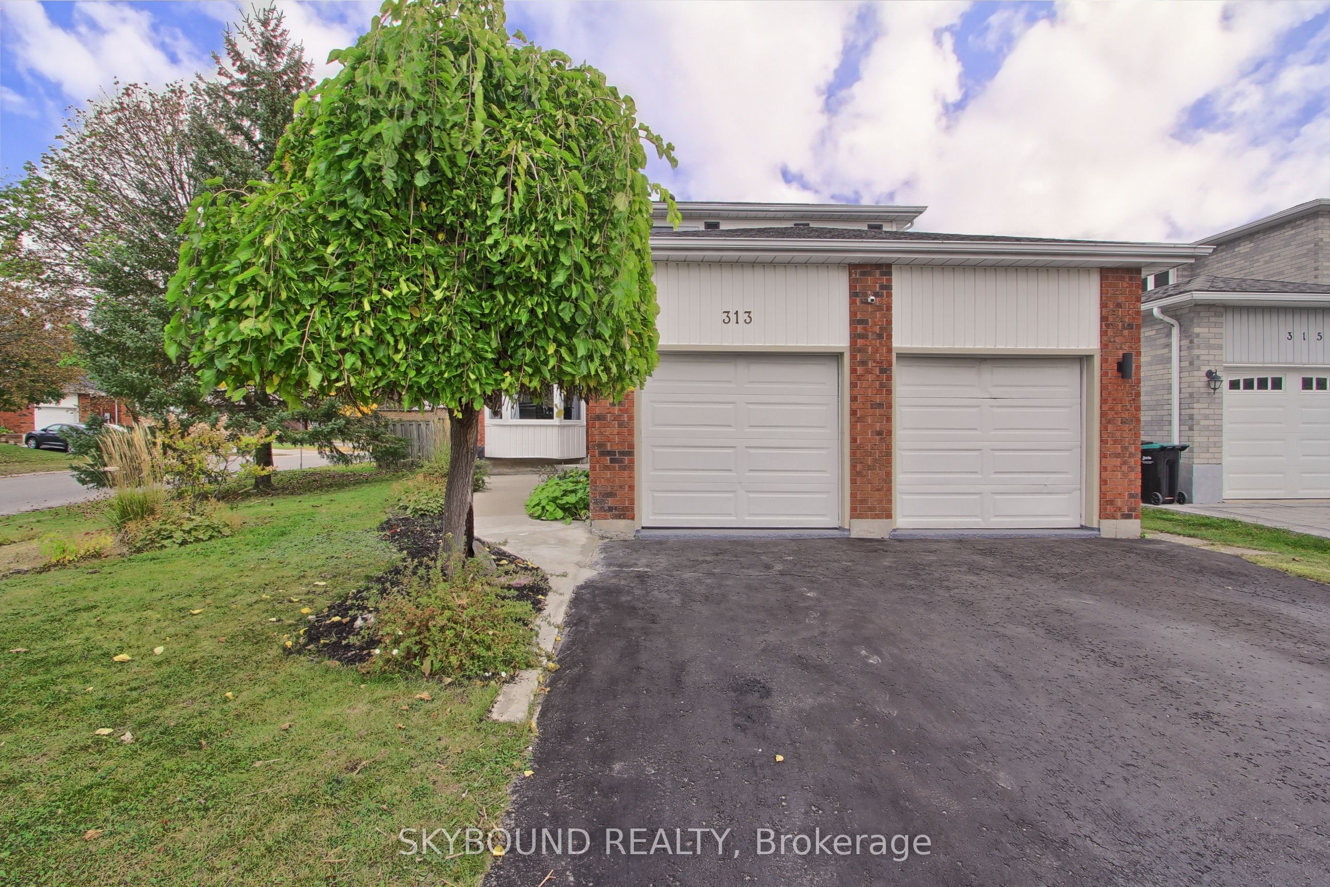 313 Hickling Trail Property Photo 3