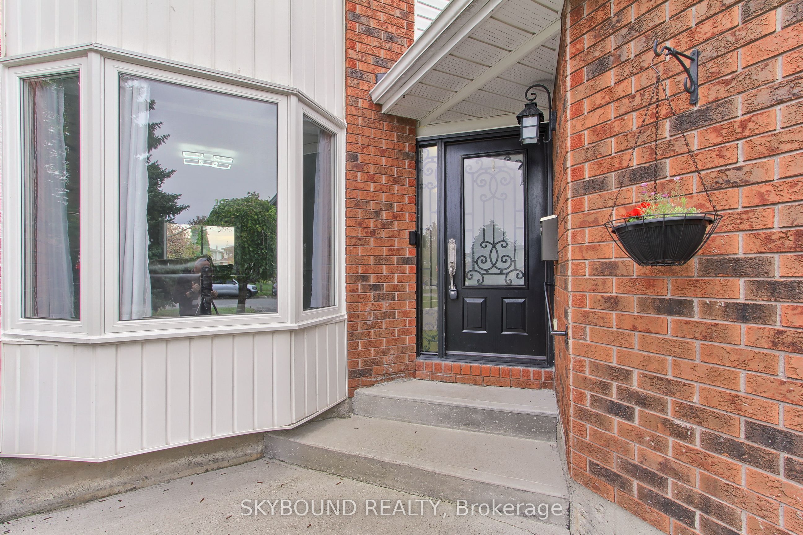 313 Hickling Trail Property Photo 4