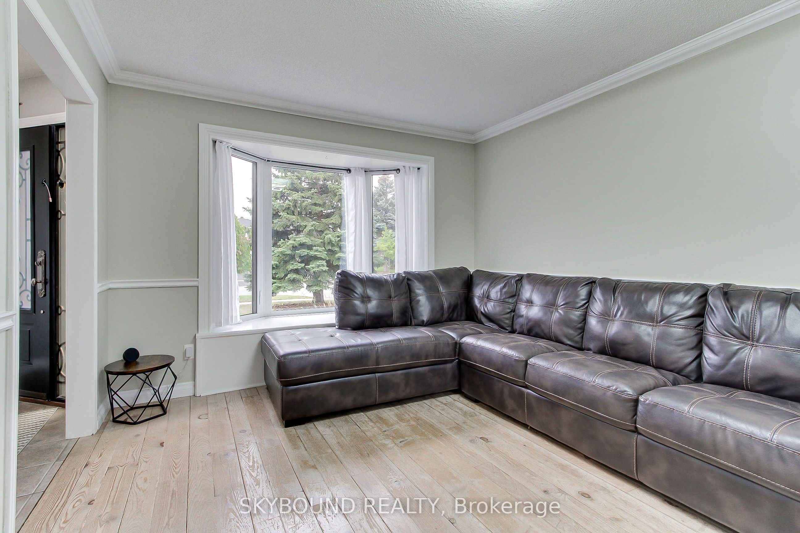 313 Hickling Trail Property Photo 9