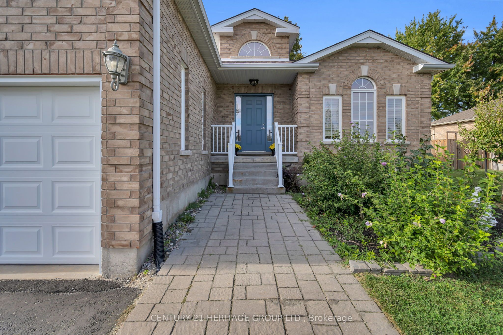 45 Whitfield Crescent Property Photo 3