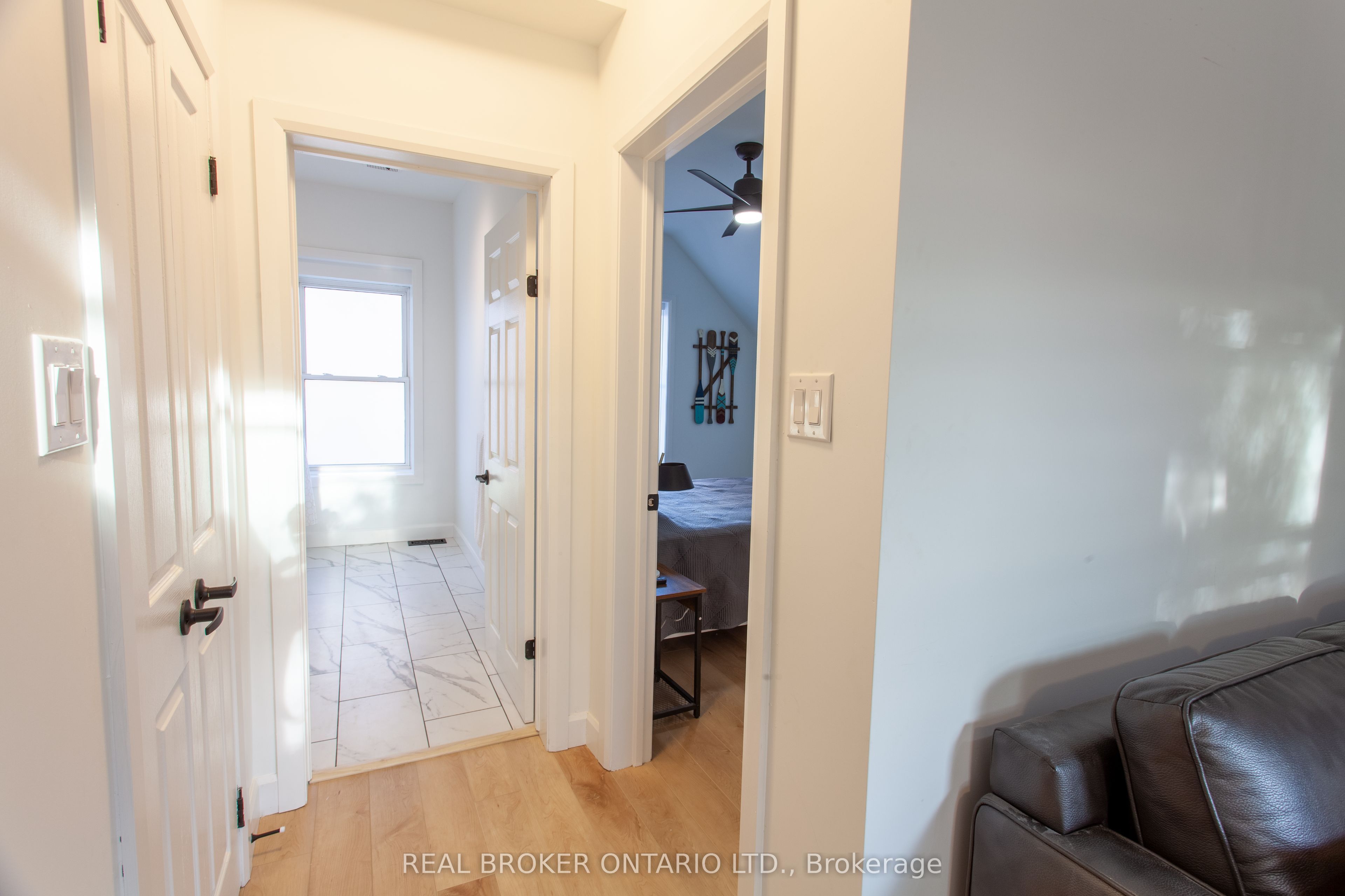 97 Albert Street S Upper Property Photo 6