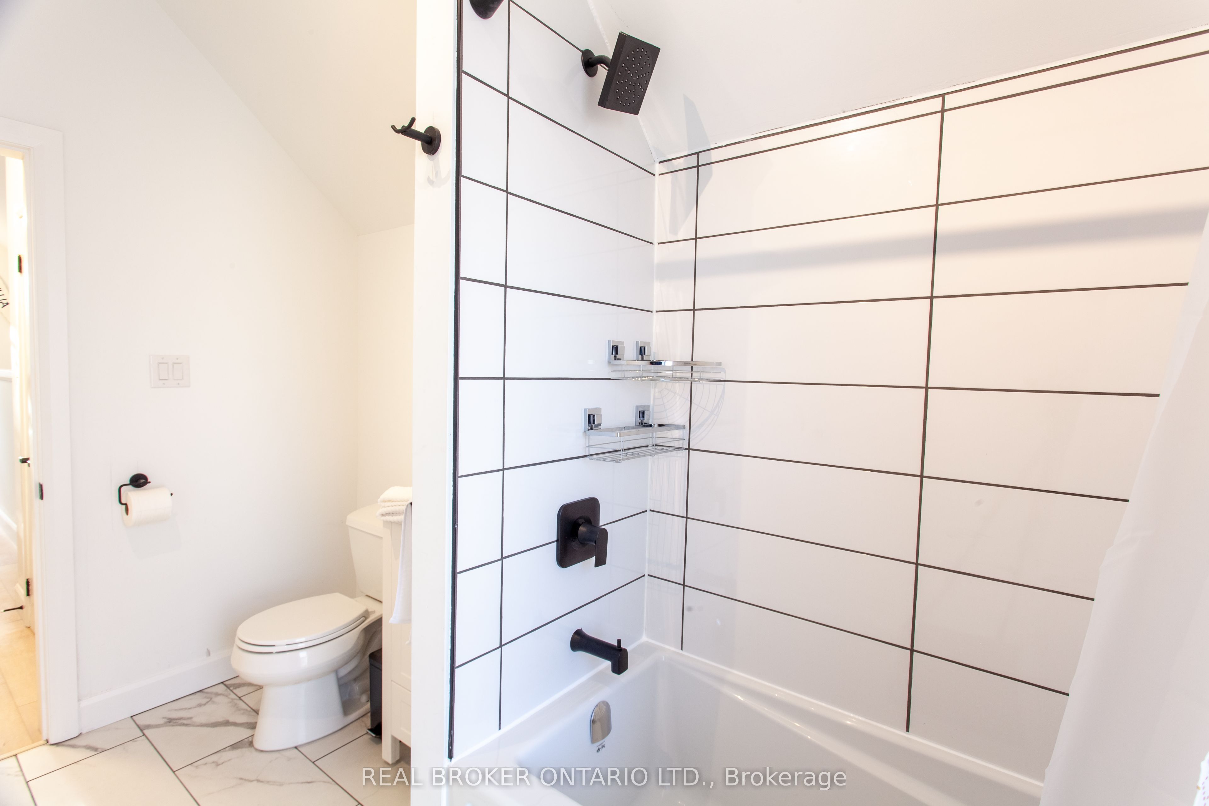 97 Albert Street S Upper Property Photo 8