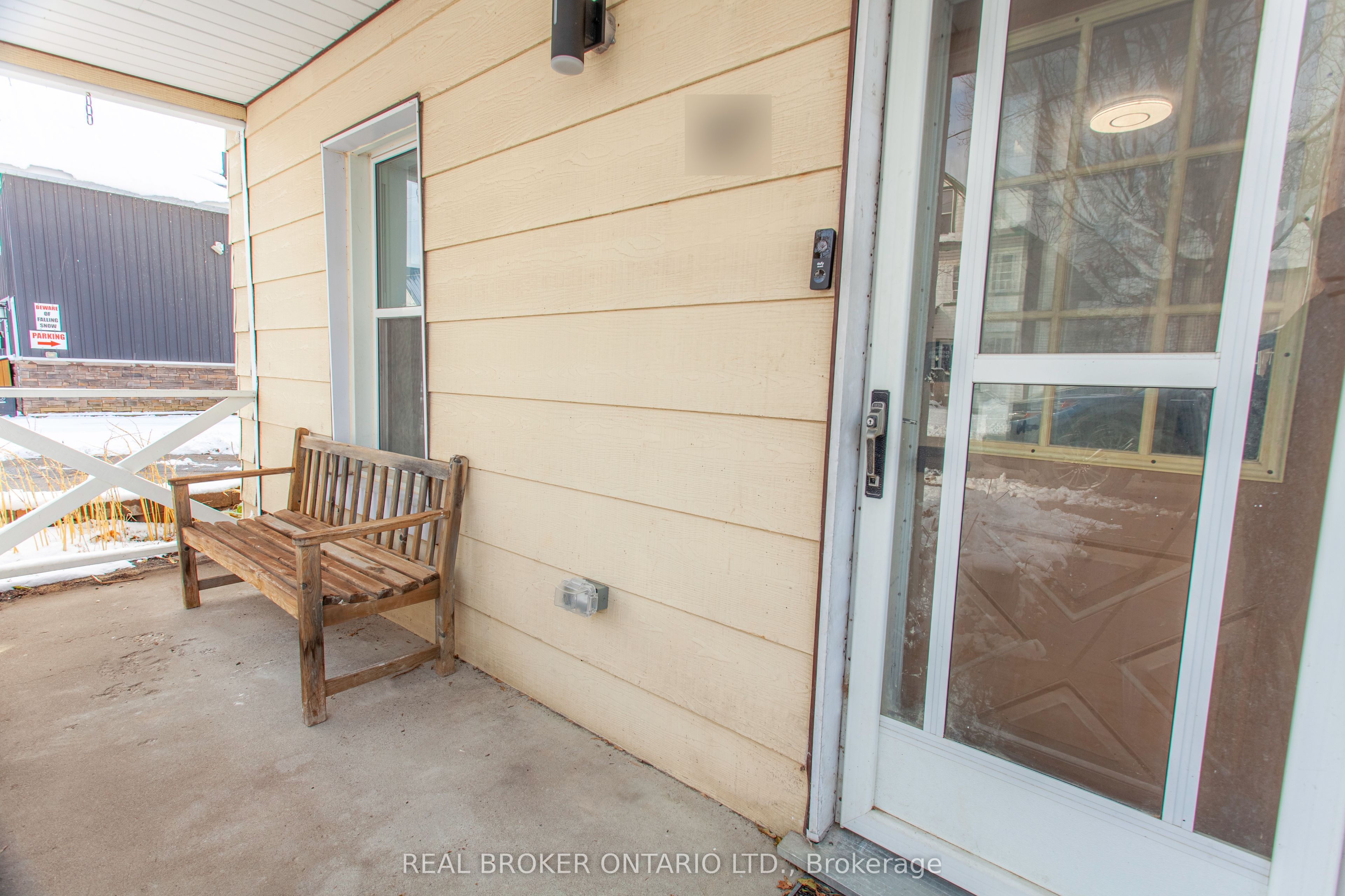 97 Albert Street S Upper Property Photo 12