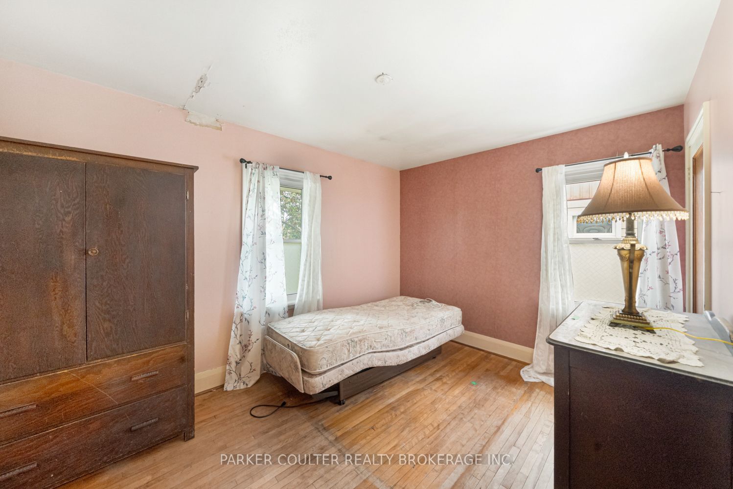 27 Campbell Avenue Property Photo 9