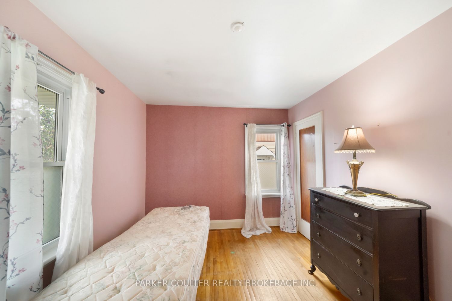 27 Campbell Avenue Property Photo 10