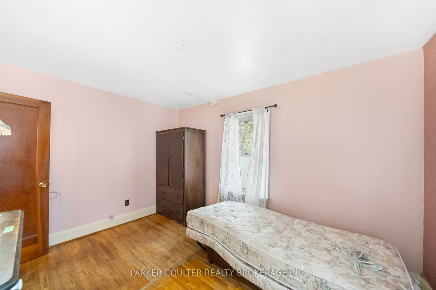 27 Campbell Avenue Property Photo 11