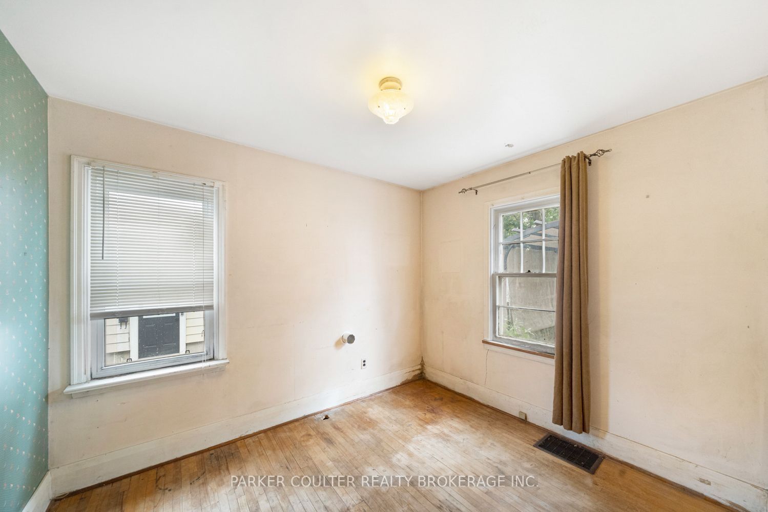 27 Campbell Avenue Property Photo 12