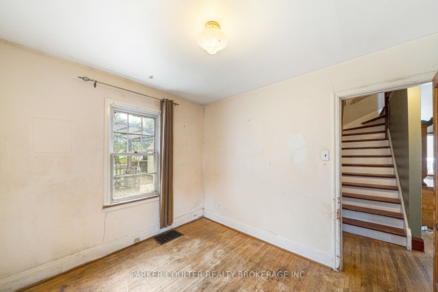 27 Campbell Avenue Property Photo 13