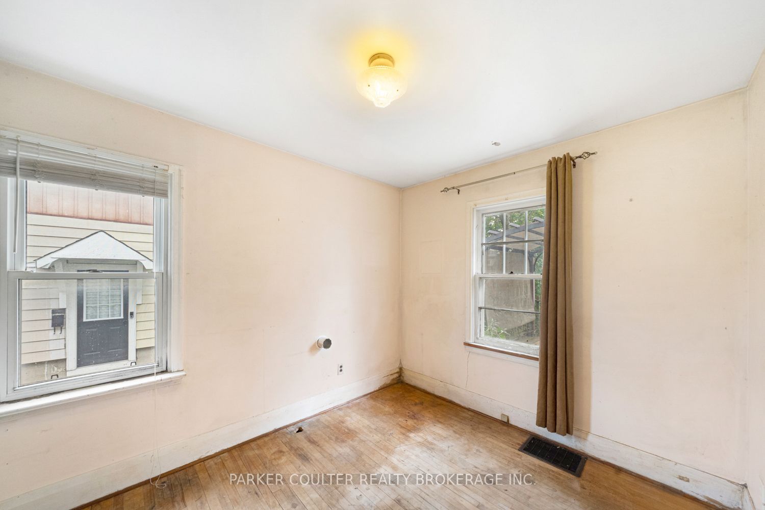 27 Campbell Avenue Property Photo 14